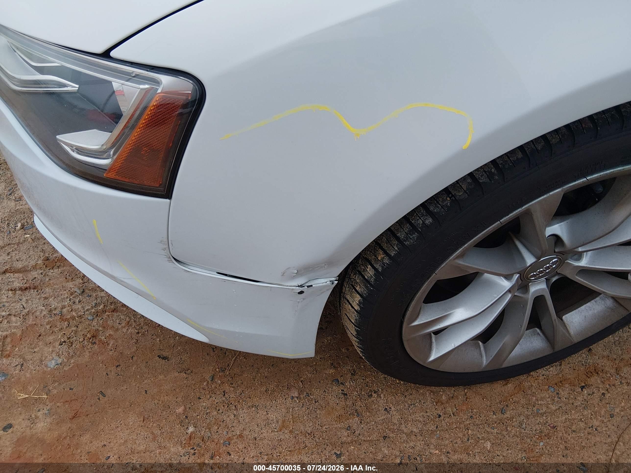 2013 Audi A5 2.0t Premium Белый vin: WAUCFAFR5DA070176