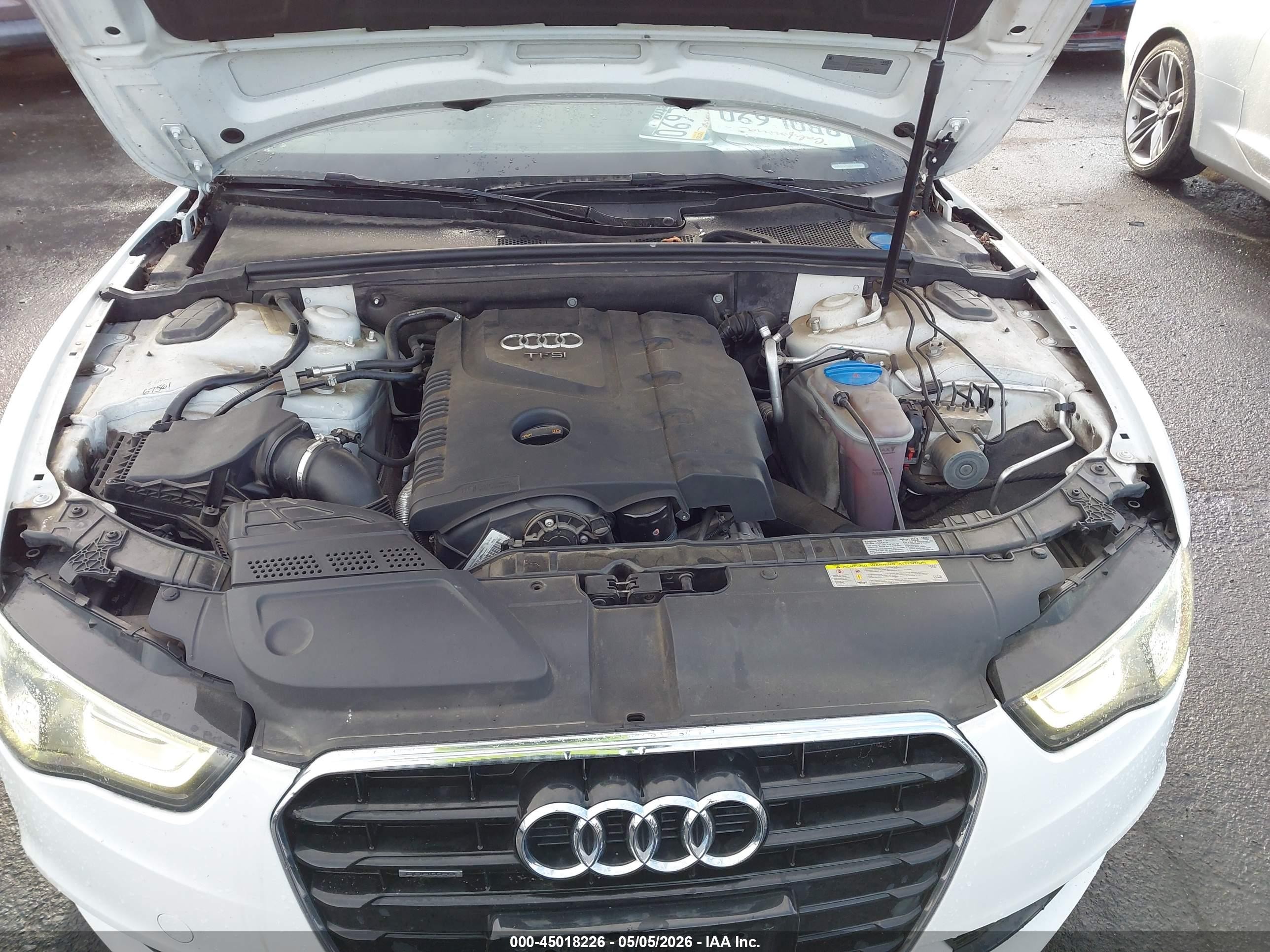 2013 Audi A5 2.0t Premium Белый vin: WAUCFAFR5DA070842