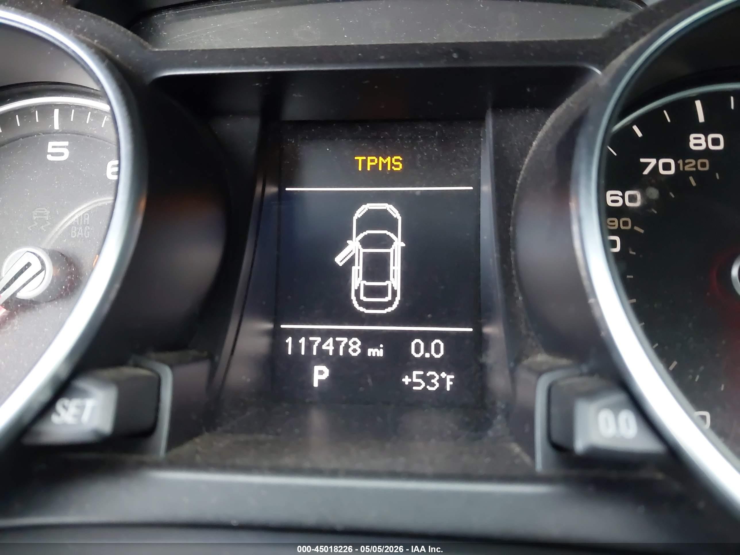 2013 Audi A5 2.0t Premium Белый vin: WAUCFAFR5DA070842