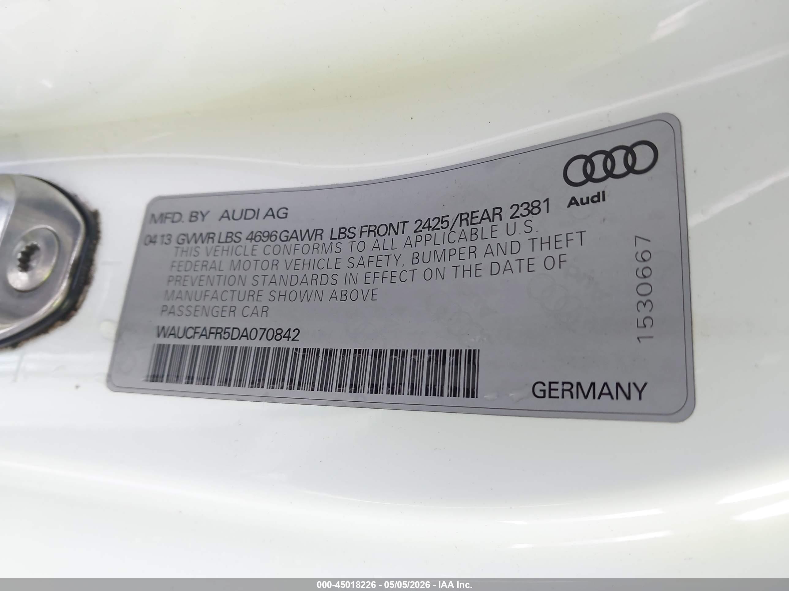 2013 Audi A5 2.0t Premium Белый vin: WAUCFAFR5DA070842