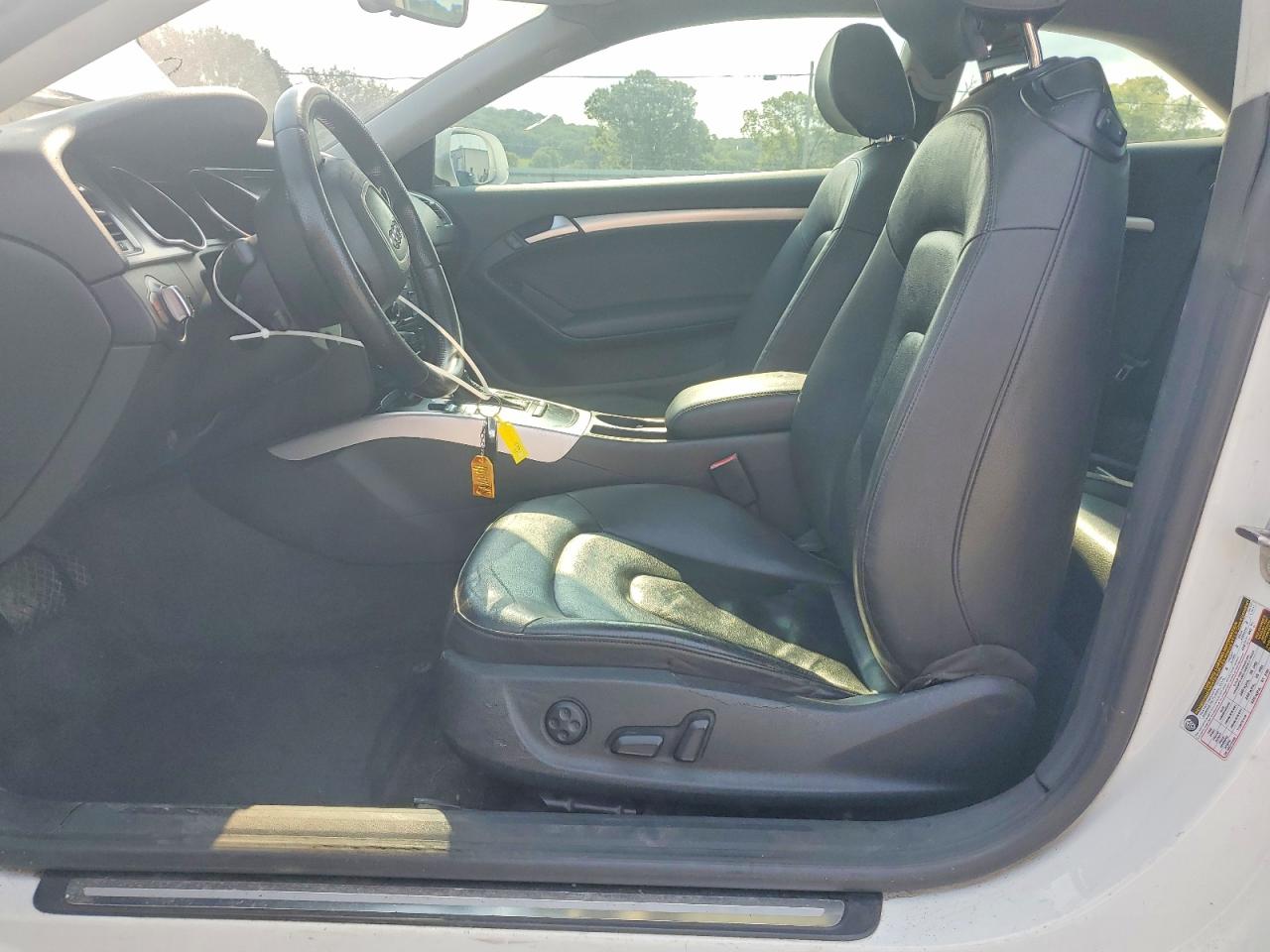 2012 Audi A5 Premium Белый vin: WAUCFAFR6CA016724