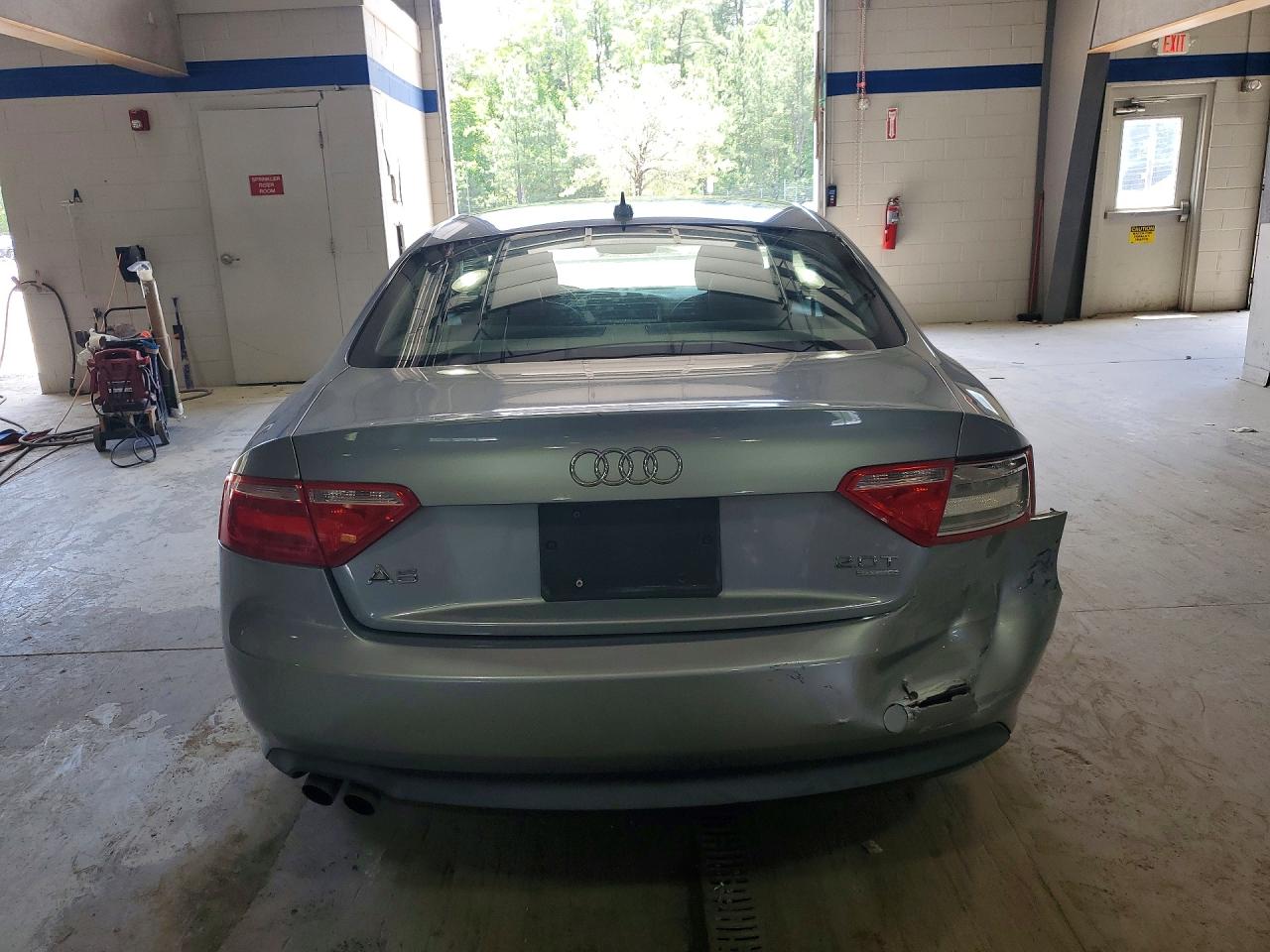 2010 Audi A5 Premium Silver vin: WAUCFAFR7AA015028