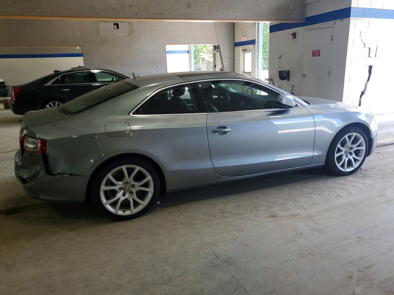 2010 Audi A5 Premium Silver vin: WAUCFAFR7AA015028