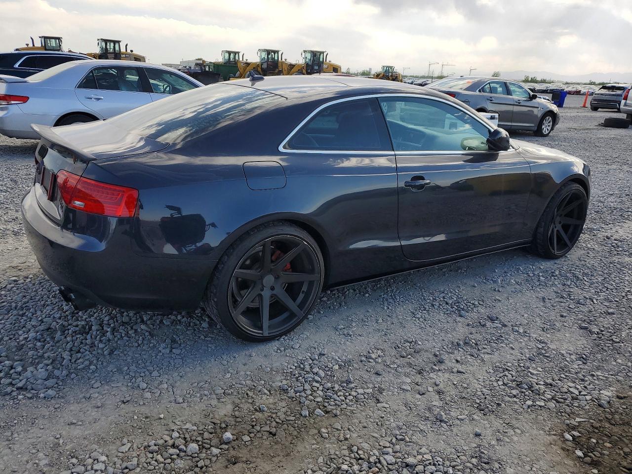 2013 Audi A5 Premium Угольный vin: WAUCFAFR7DA012649