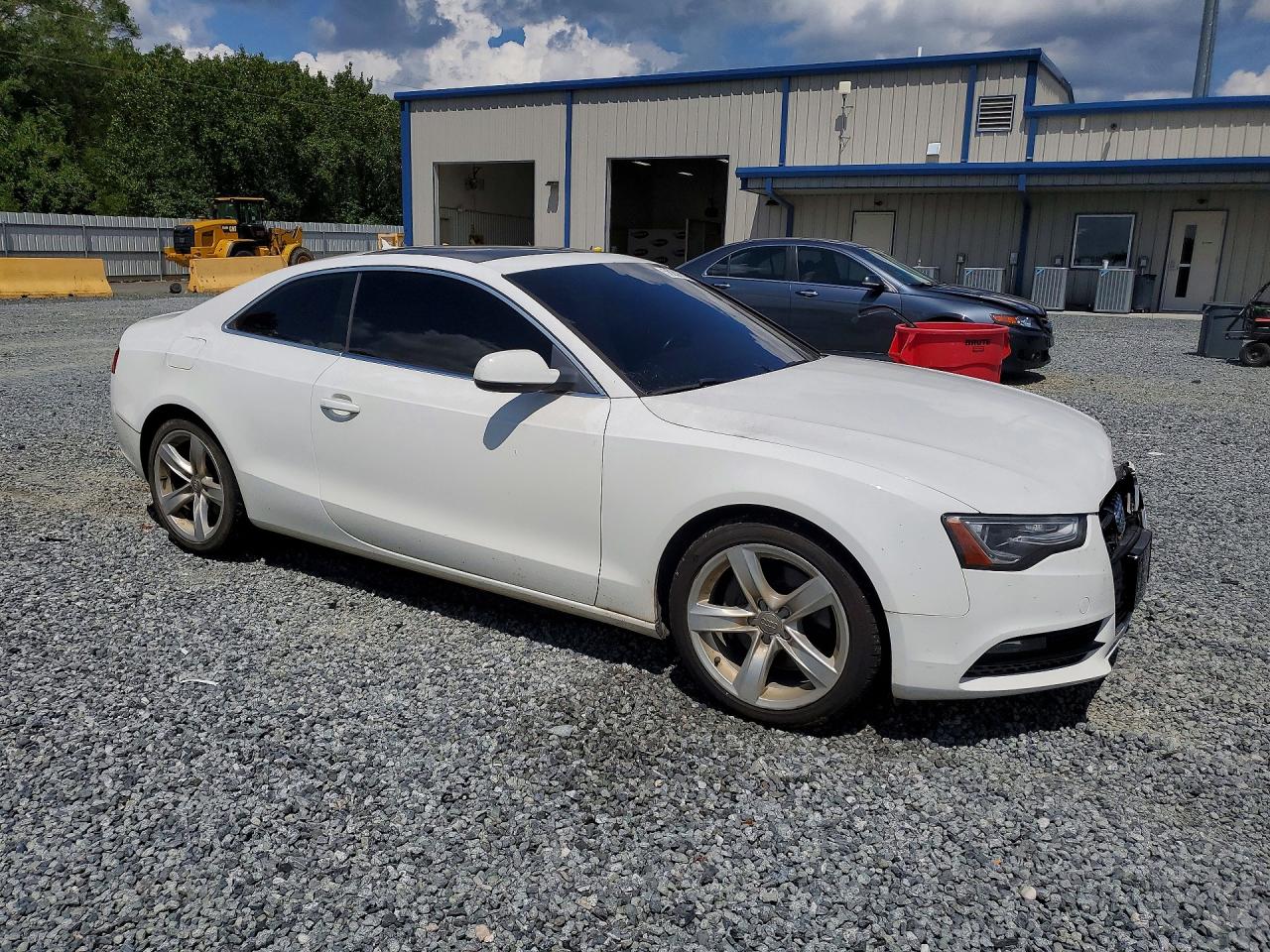 2013 Audi A5 Premium White vin: WAUCFAFR7DA013705