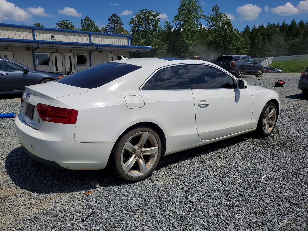 2013 Audi A5 Premium White vin: WAUCFAFR7DA013705
