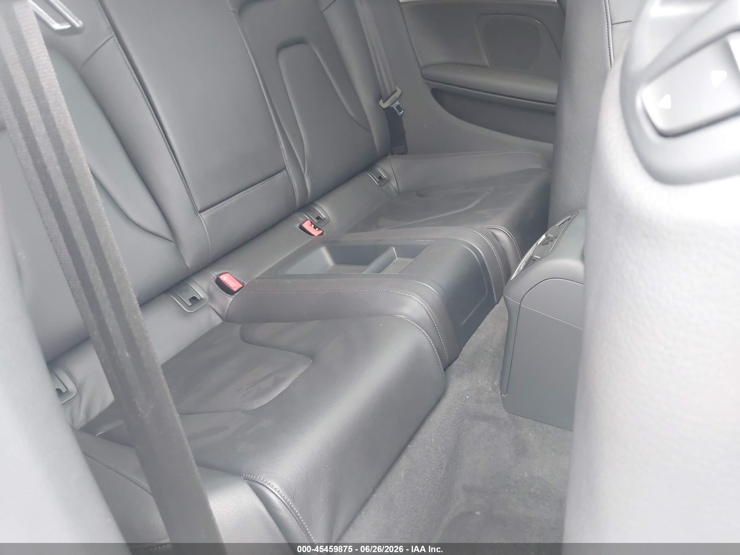 2014 Audi A5 2.0t Premium White vin: WAUCFAFR7EA053901