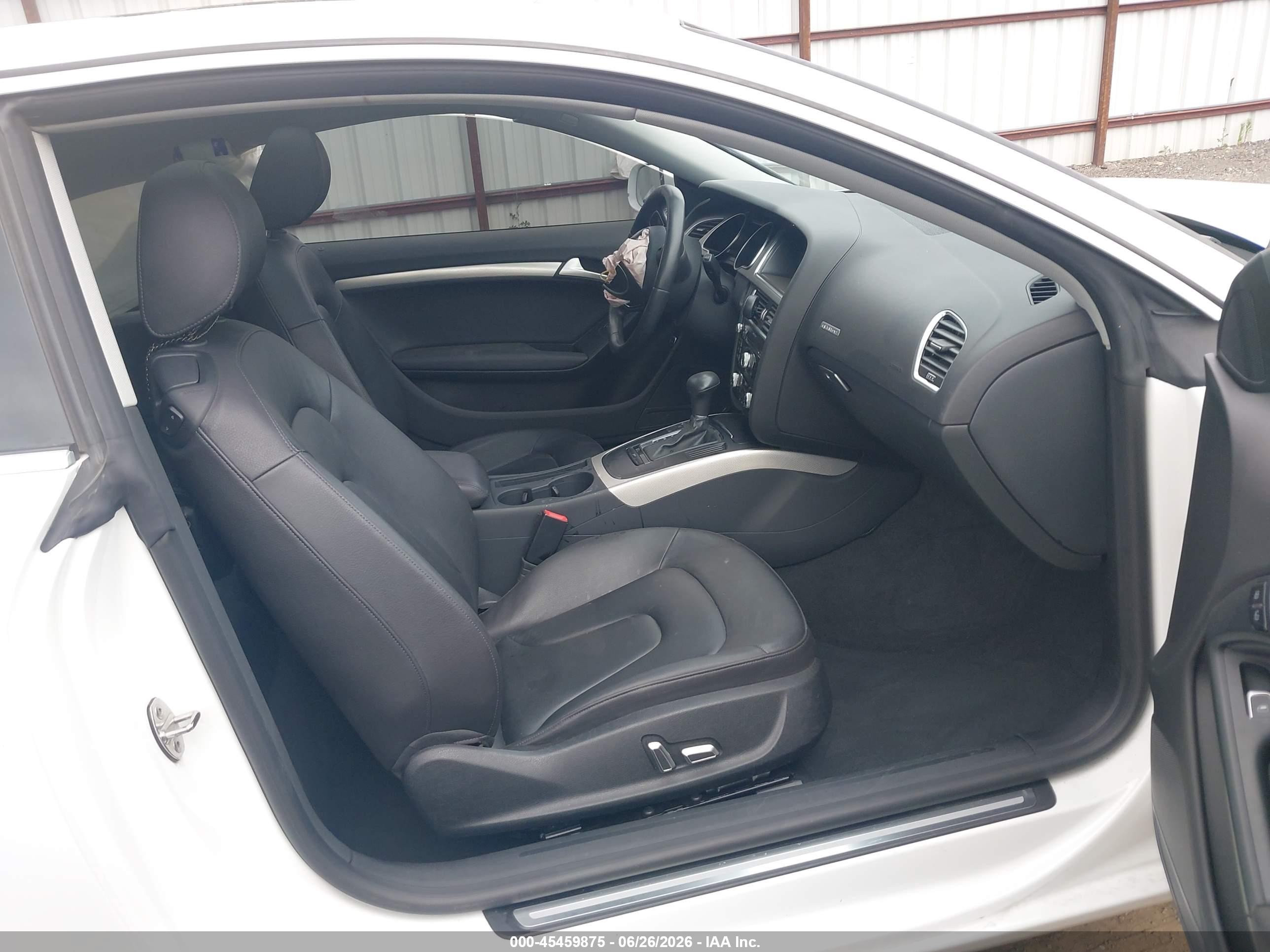 2014 Audi A5 2.0t Premium White vin: WAUCFAFR7EA053901