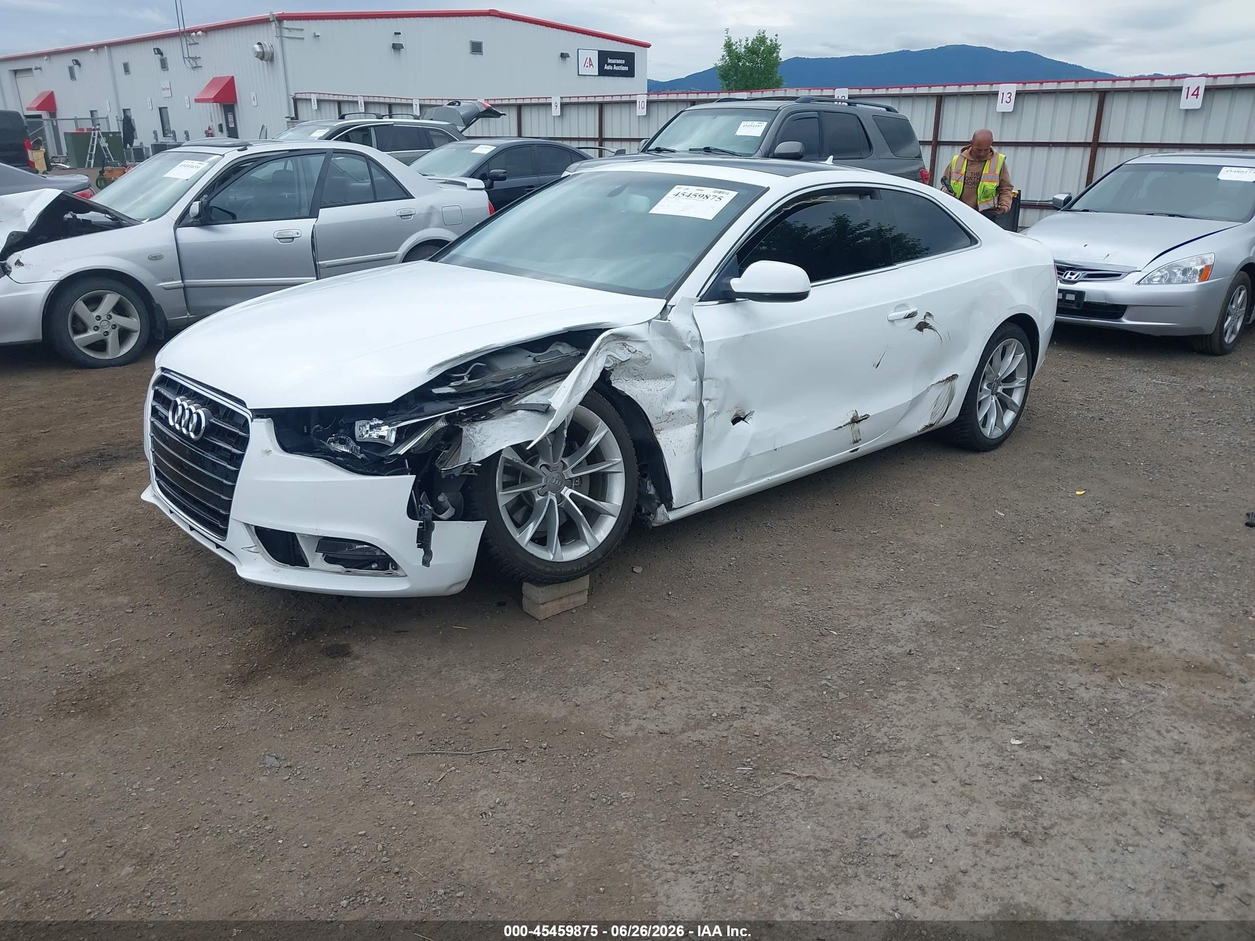2014 Audi A5 2.0t Premium White vin: WAUCFAFR7EA053901