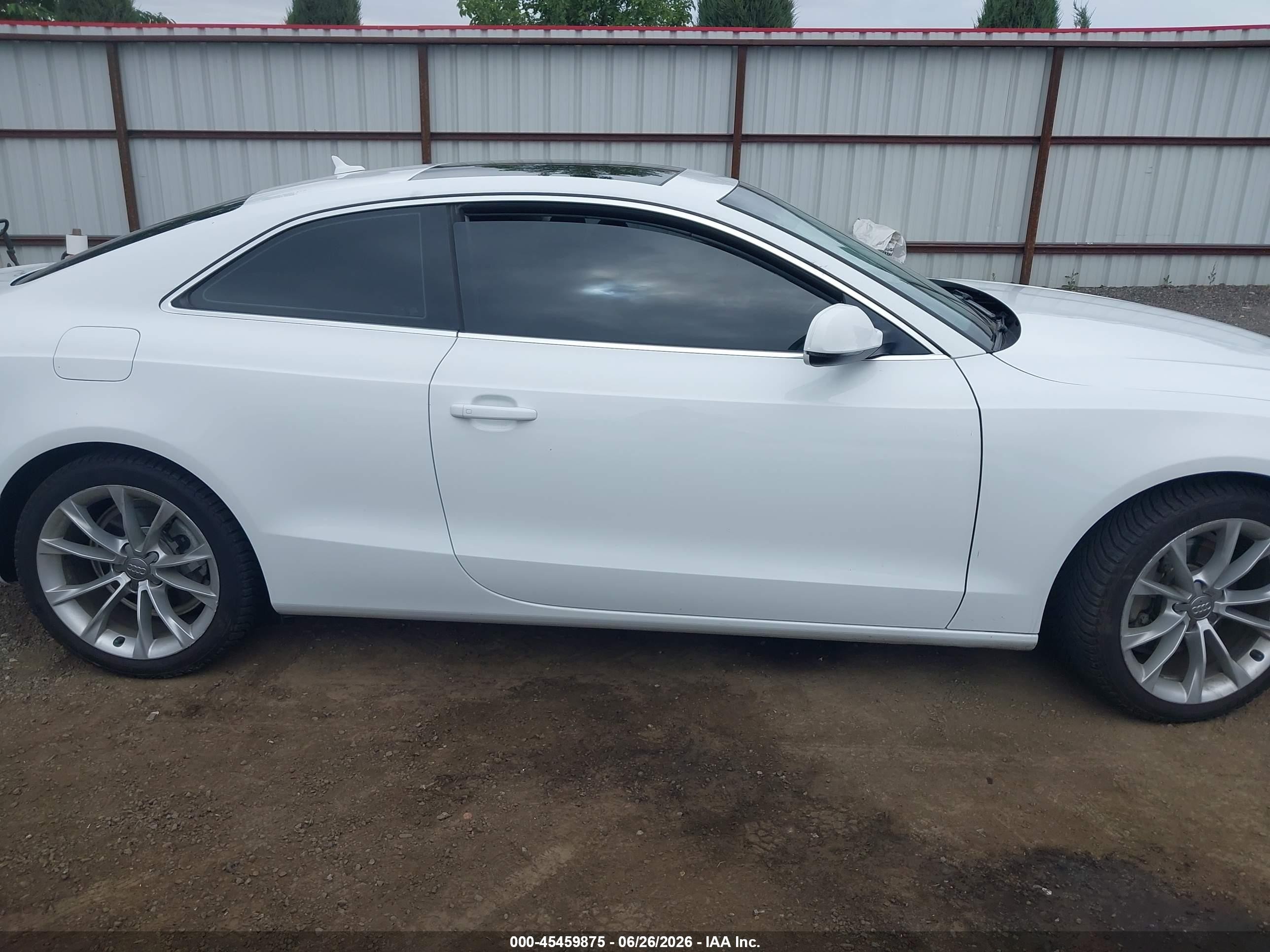 2014 Audi A5 2.0t Premium White vin: WAUCFAFR7EA053901