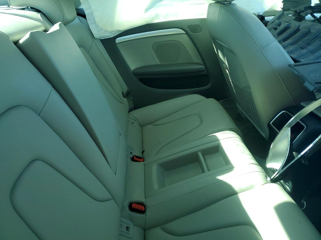 2010 Audi A5 Premium Silver vin: WAUCFAFR8AA046630