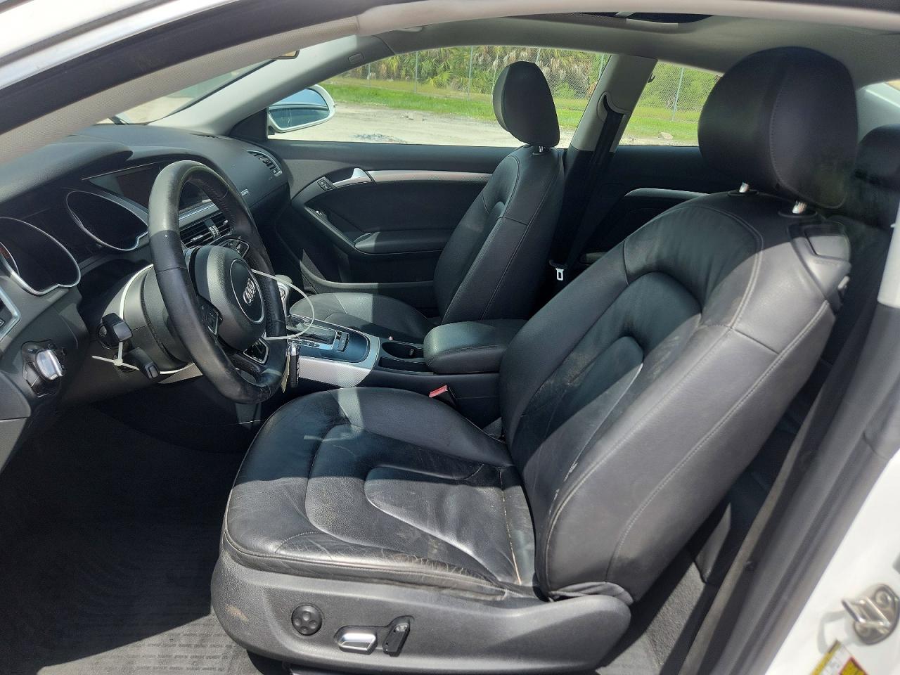 2014 Audi A5 Premium White vin: WAUCFAFR8EA045208