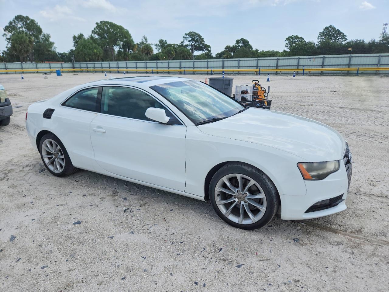2014 Audi A5 Premium White vin: WAUCFAFR8EA045208