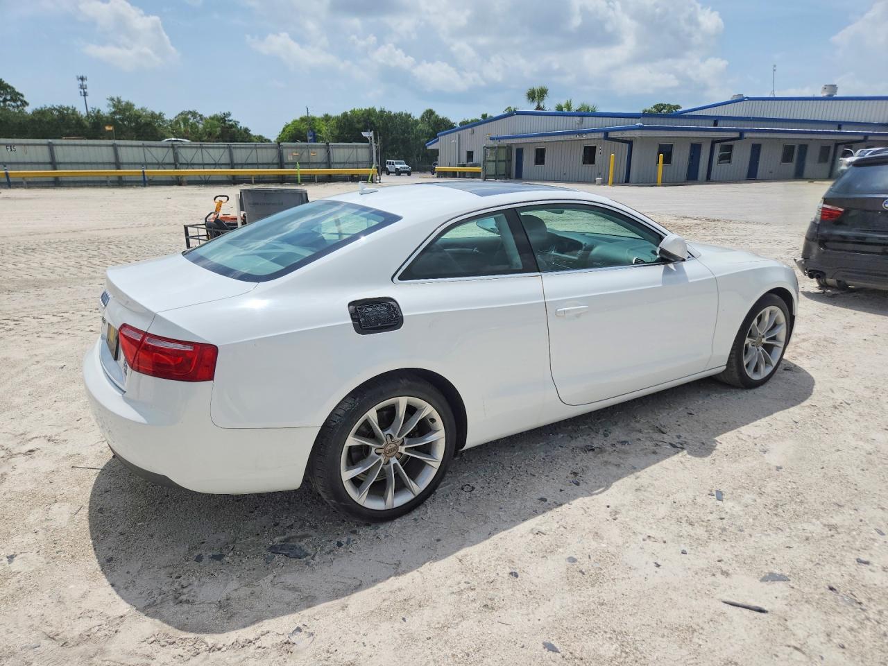 2014 Audi A5 Premium White vin: WAUCFAFR8EA045208