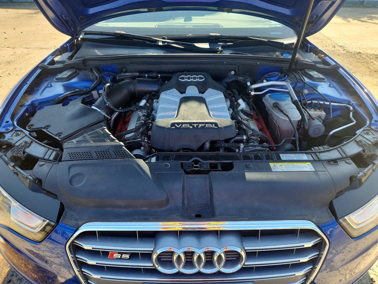 2015 Audi S5 Premium Plus Синий vin: WAUCGAFH7FN004650