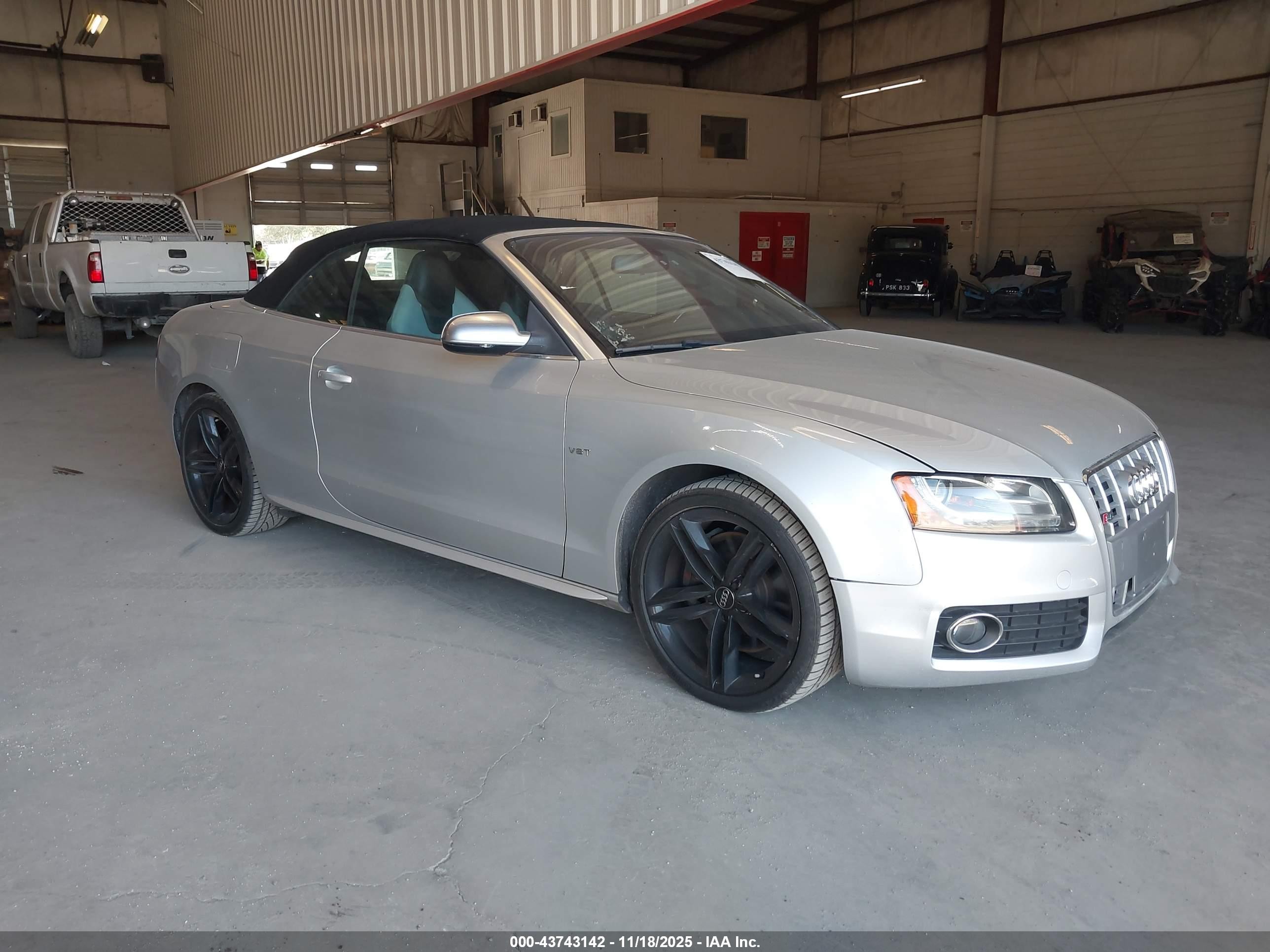 2010 Audi S5 3.0 Premium Plus Серебряный vin: WAUCGAFH8AN013625