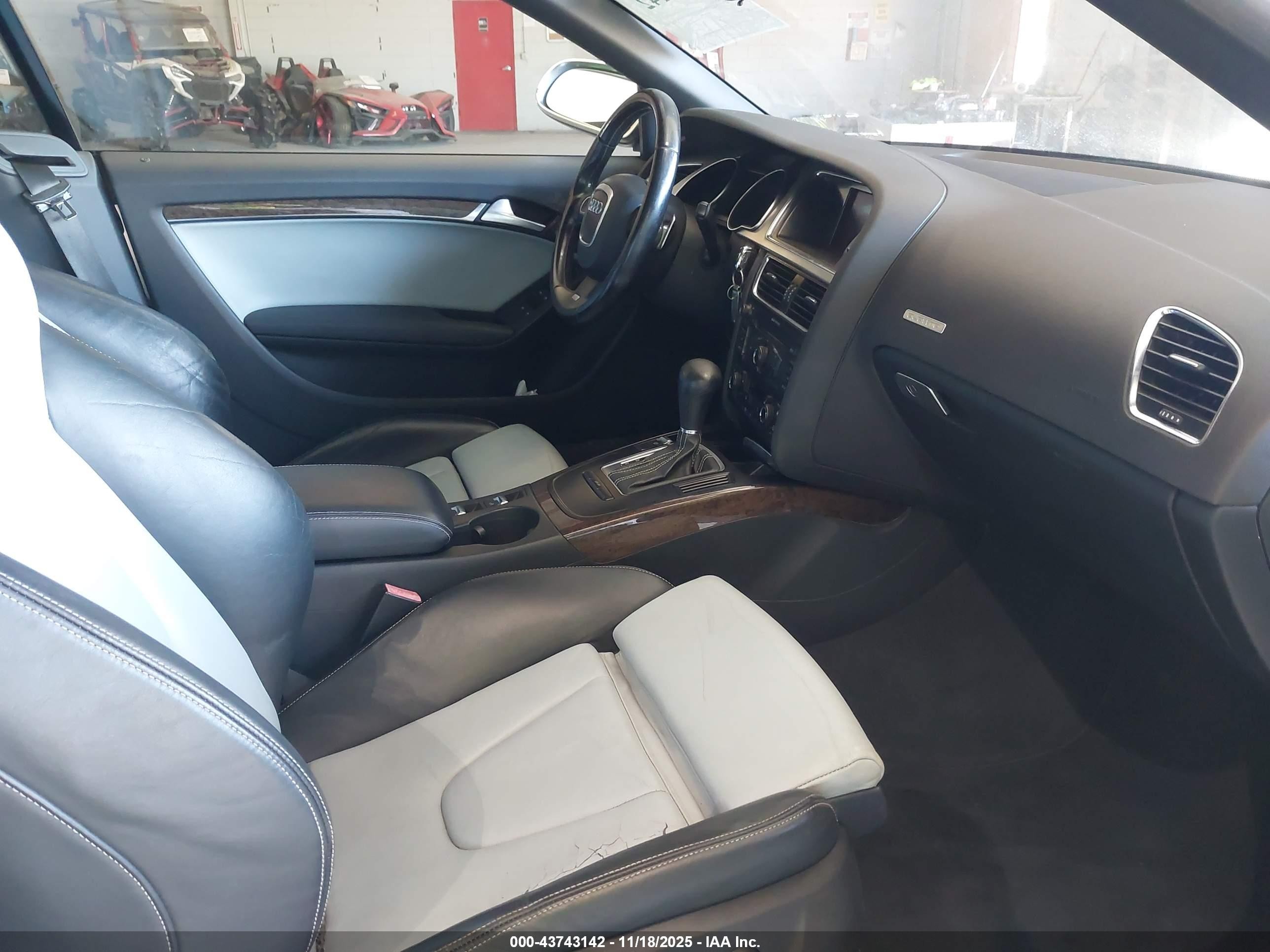2010 Audi S5 3.0 Premium Plus Silver vin: WAUCGAFH8AN013625