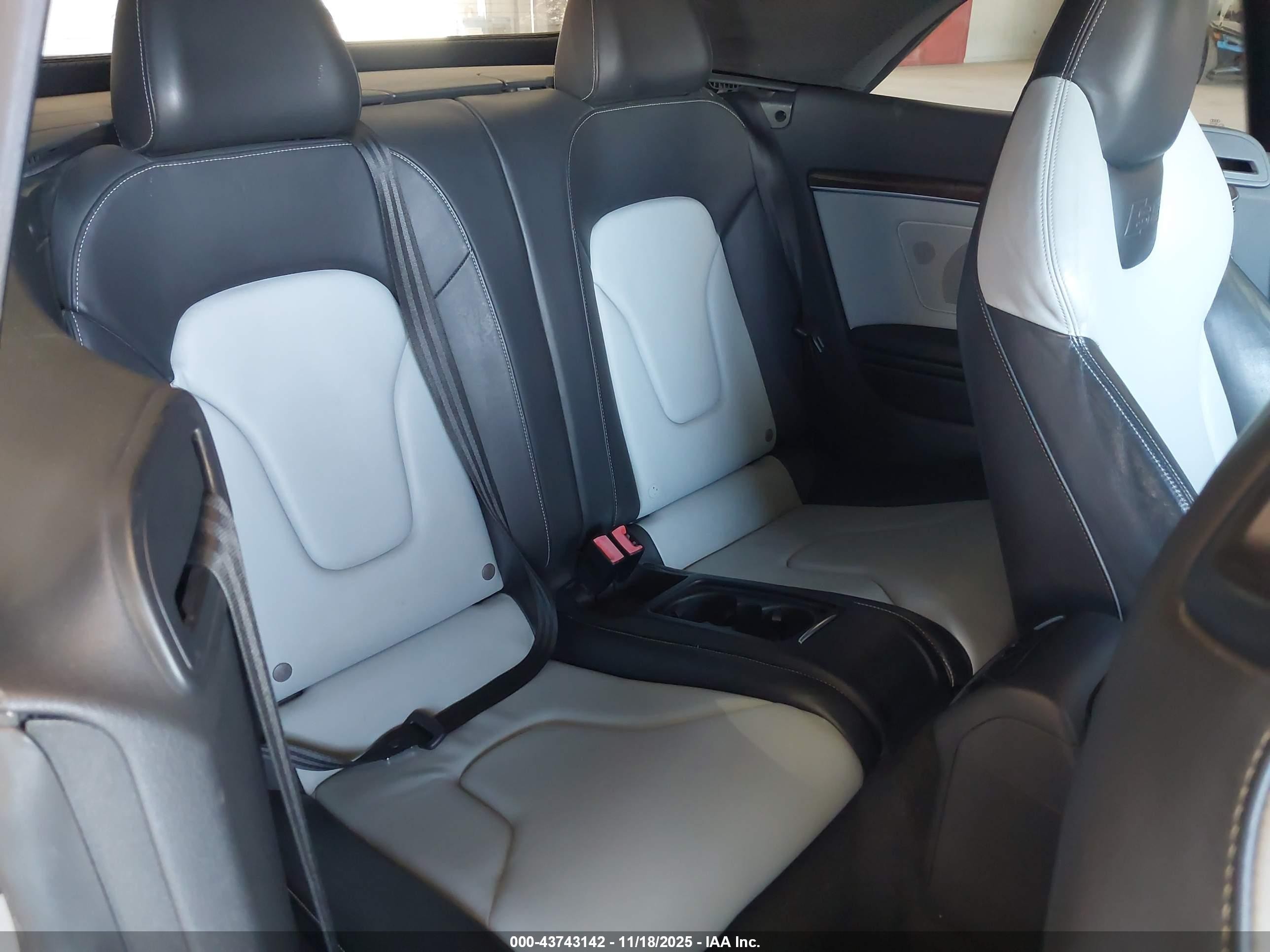 2010 Audi S5 3.0 Premium Plus Silver vin: WAUCGAFH8AN013625