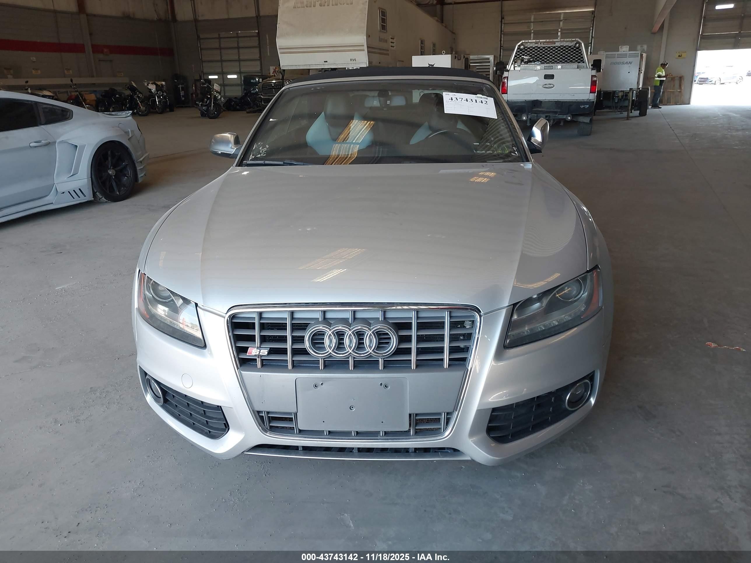 2010 Audi S5 3.0 Premium Plus Silver vin: WAUCGAFH8AN013625
