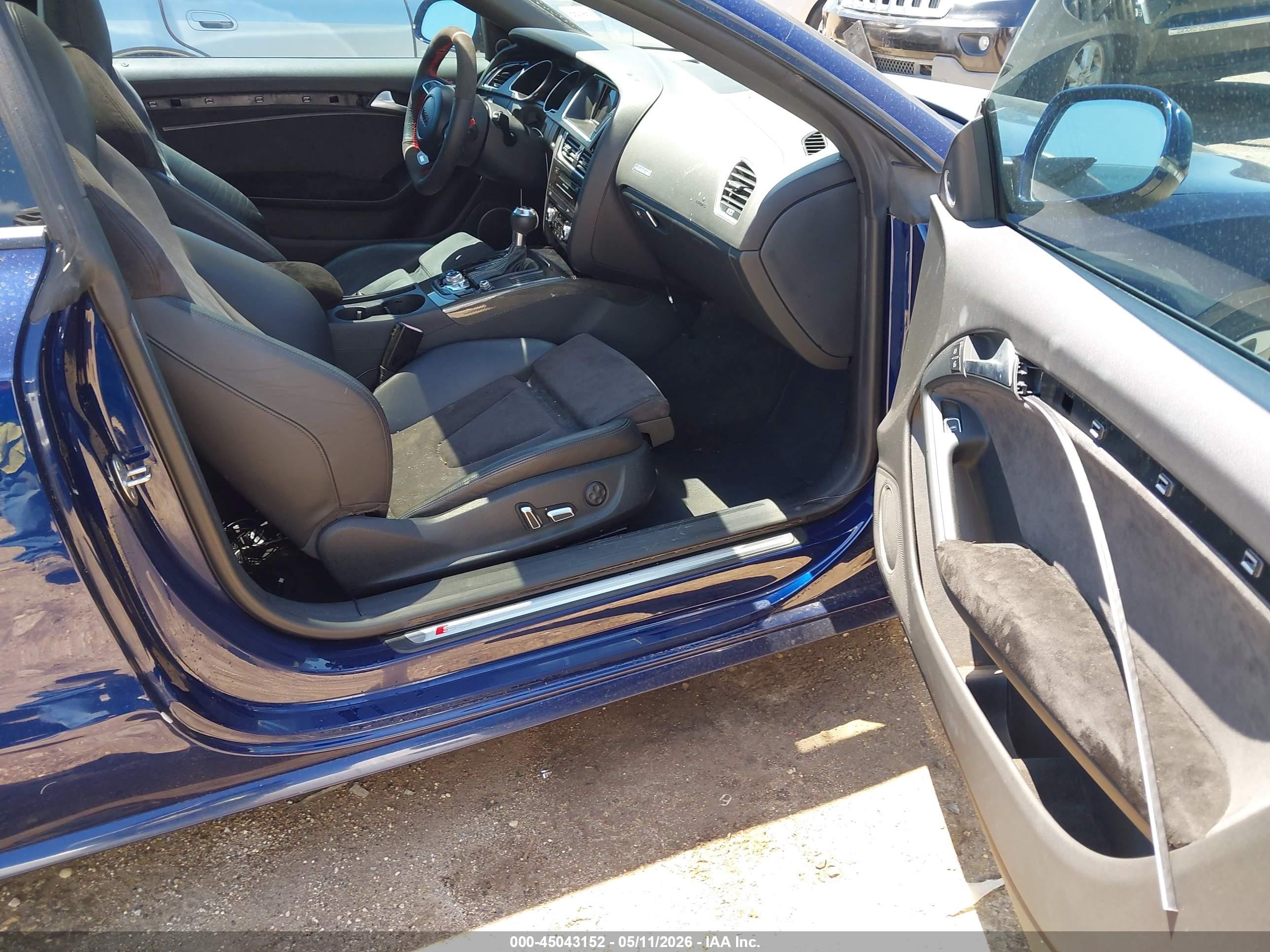 2014 Audi S5 3.0t Premium Plus Синий vin: WAUCGAFR0EA027833