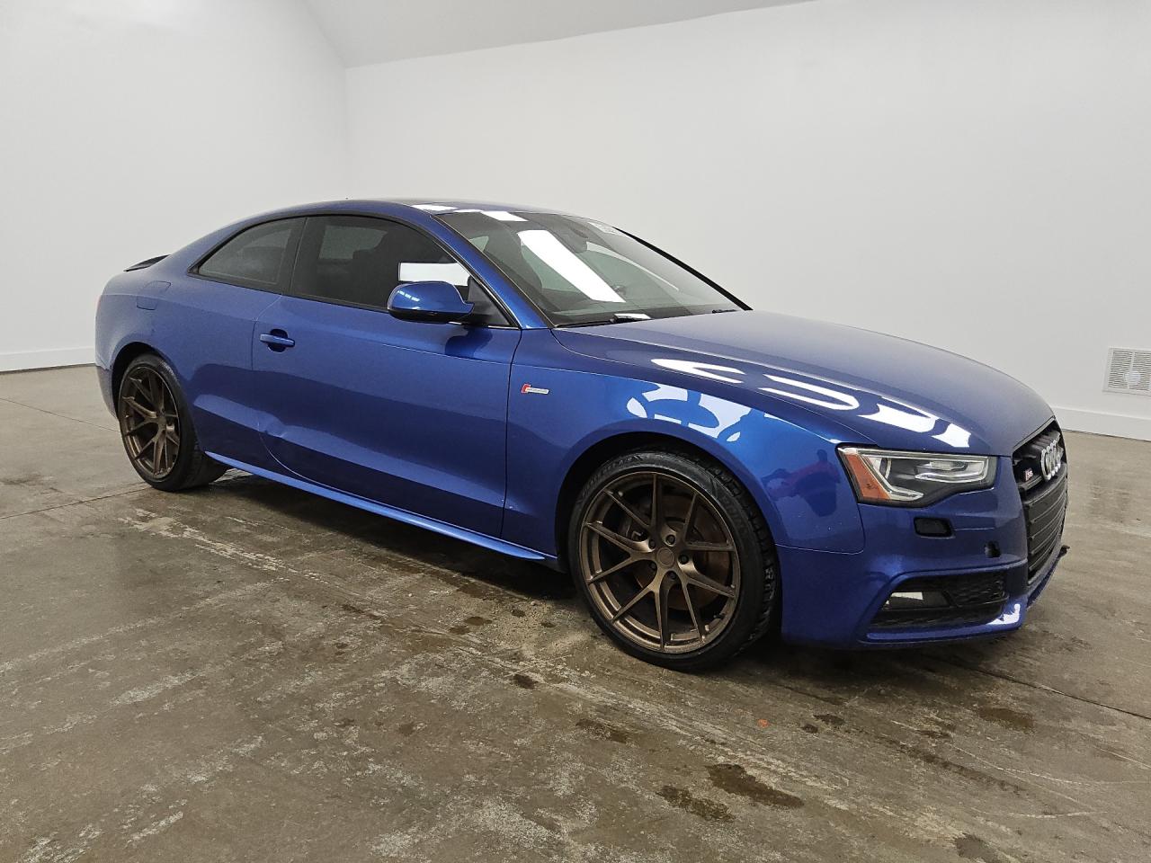 2015 Audi S5 Premium Plus Blue vin: WAUCGAFR8FA029461 Damage: Right Rear Tire, Worn, Replacement Required