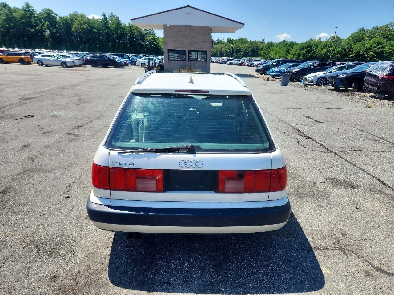 1994 Audi 100 S White vin: WAUCK84A9RN066195