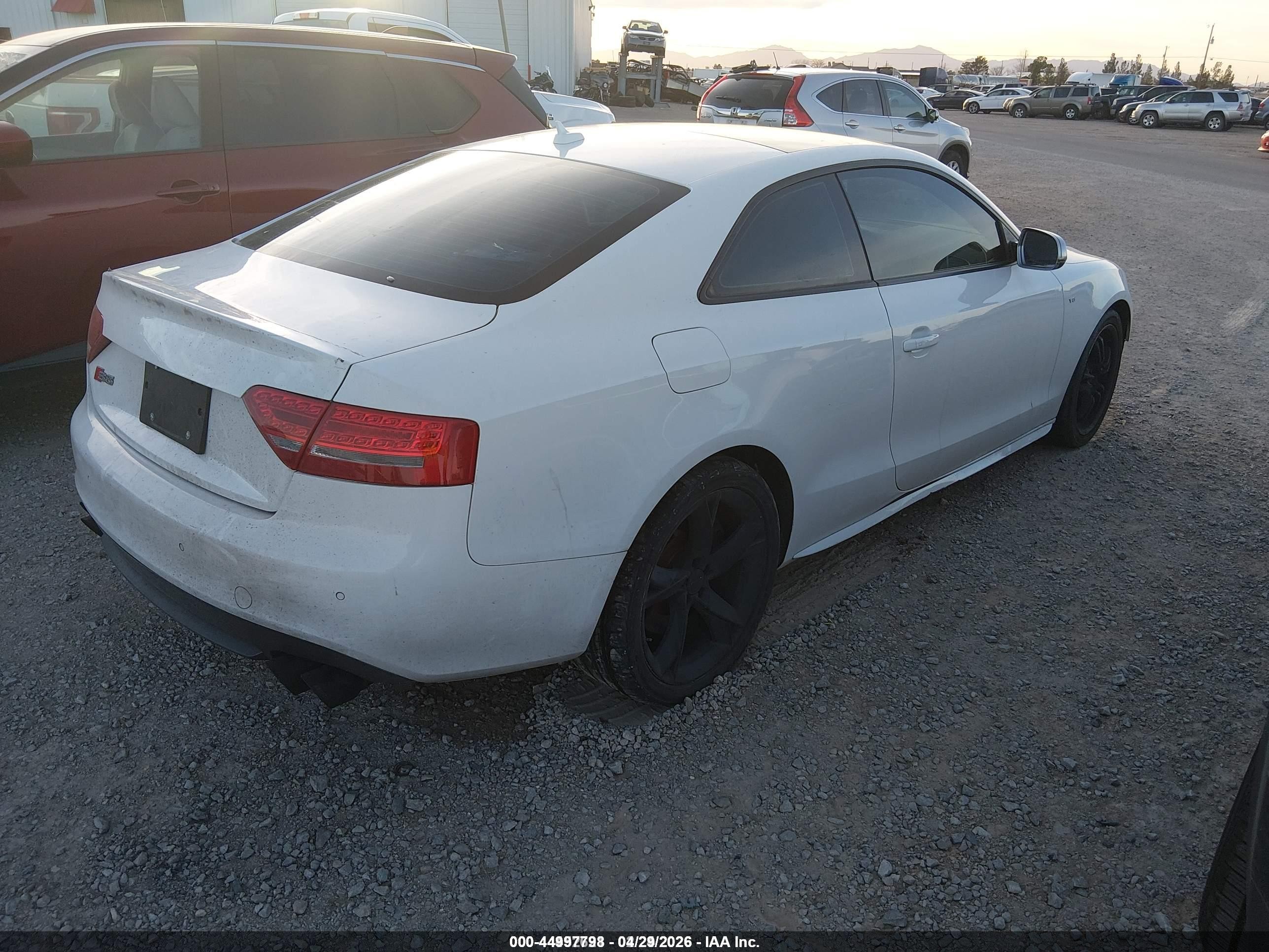 2011 Audi S5 4.2 Premium Plus White vin: WAUCVAFR1BA042360