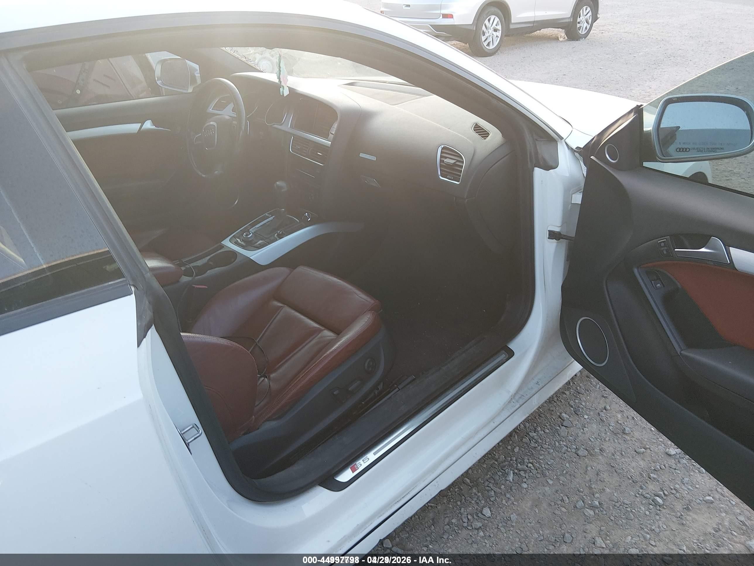 2011 Audi S5 4.2 Premium Plus White vin: WAUCVAFR1BA042360