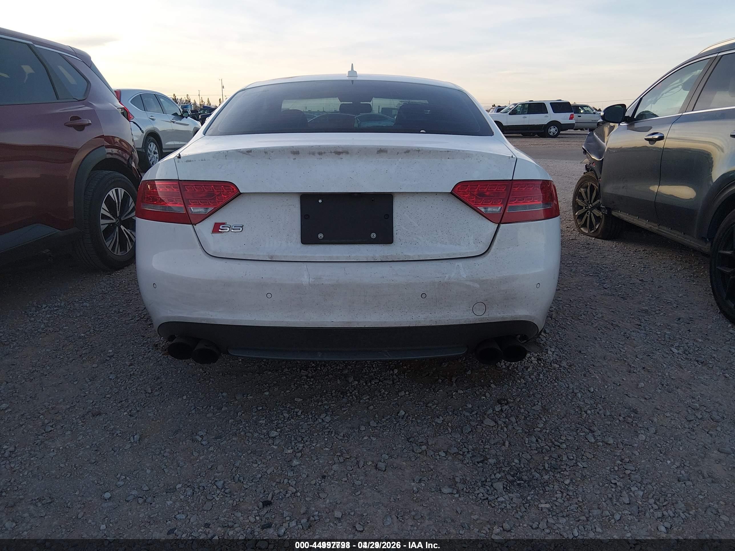2011 Audi S5 4.2 Premium Plus White vin: WAUCVAFR1BA042360
