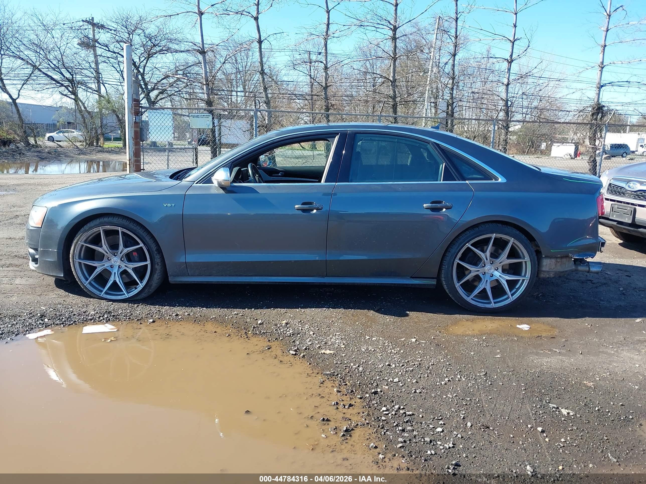 2013 Audi S8 4.0t Gray vin: WAUD2AFD4DN017319