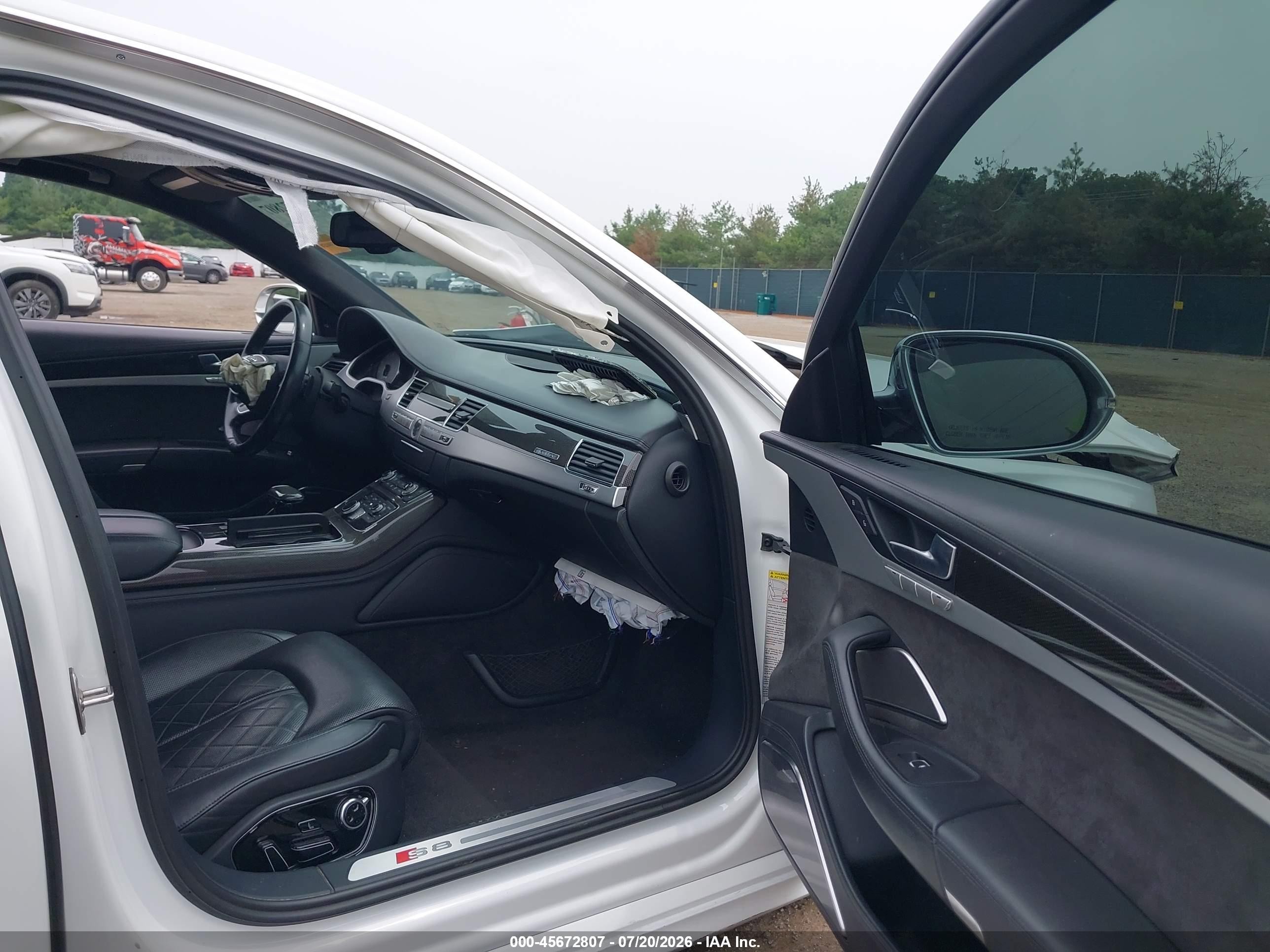 2014 Audi S8 4.0t White vin: WAUD2AFD6EN002175
