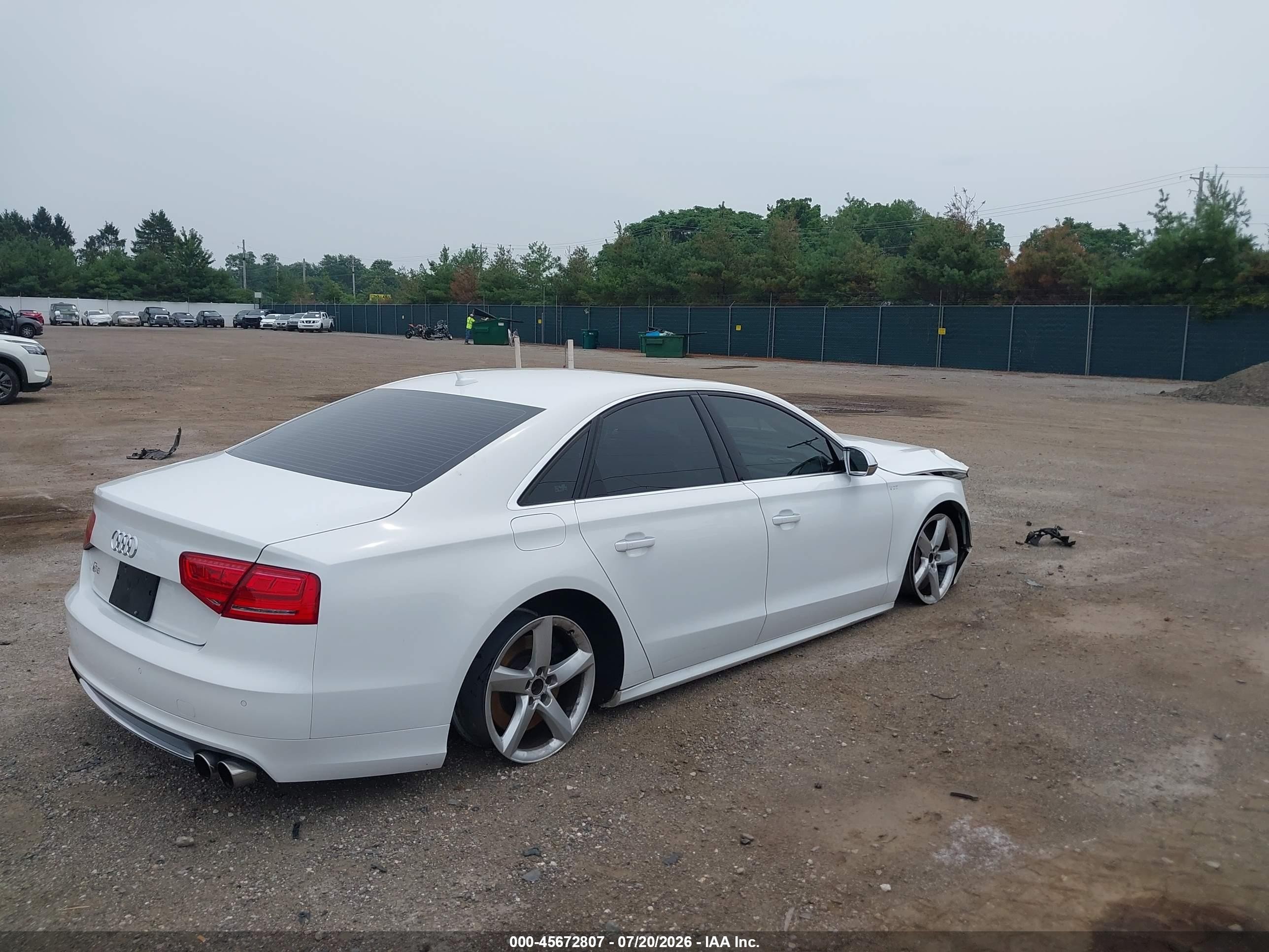 2014 Audi S8 4.0t White vin: WAUD2AFD6EN002175