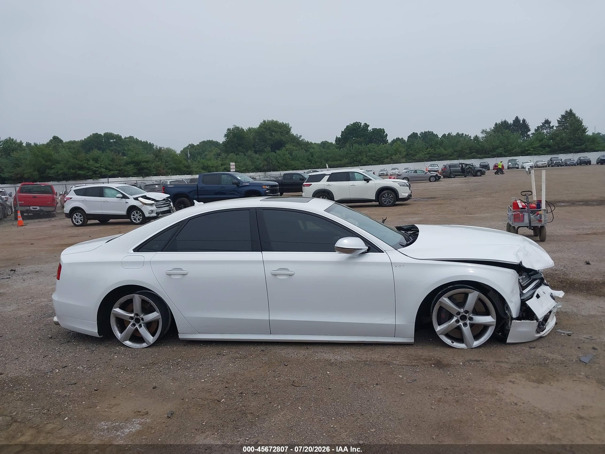 2014 Audi S8 4.0t White vin: WAUD2AFD6EN002175