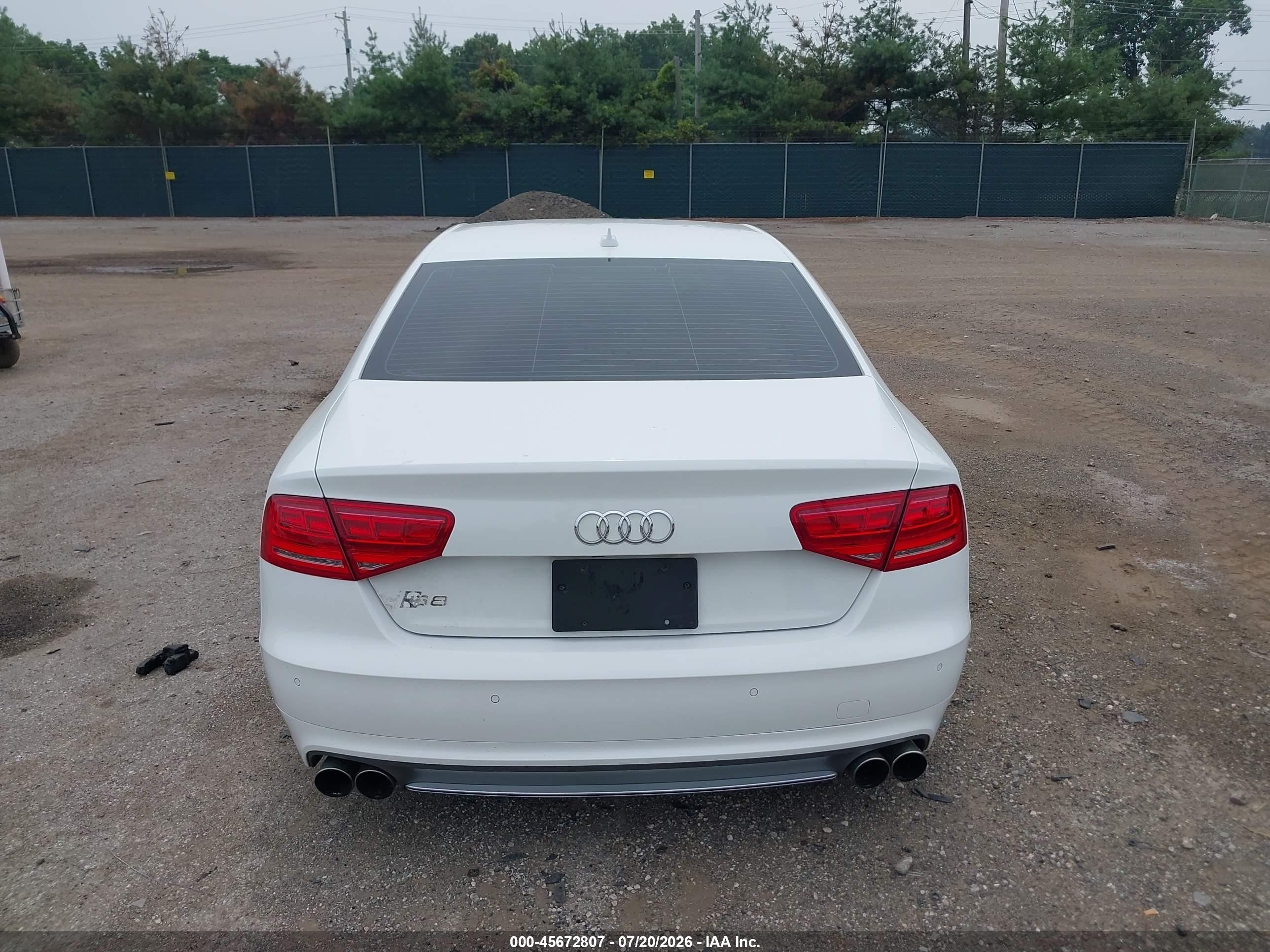 2014 Audi S8 4.0t White vin: WAUD2AFD6EN002175