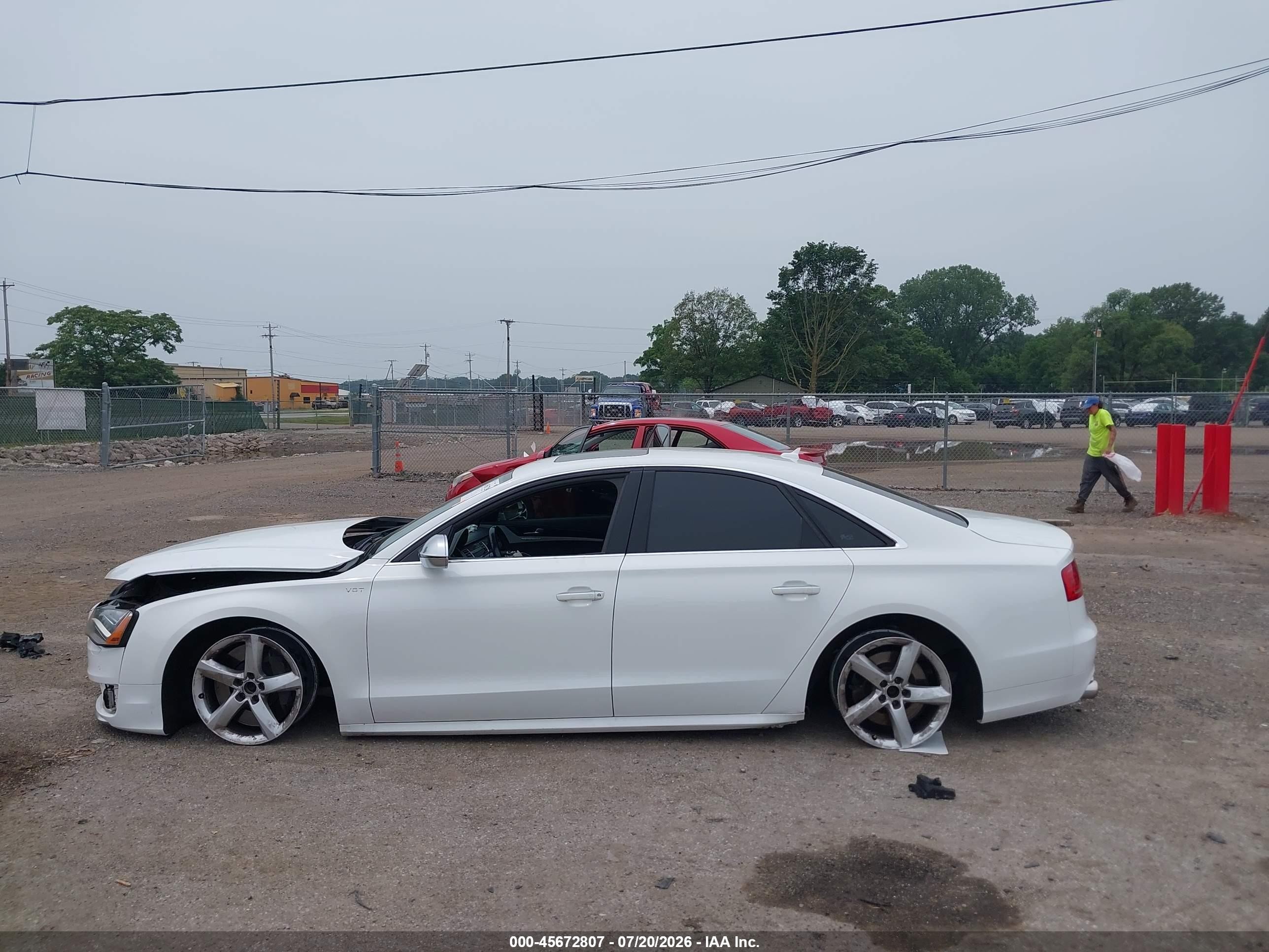 2014 Audi S8 4.0t White vin: WAUD2AFD6EN002175