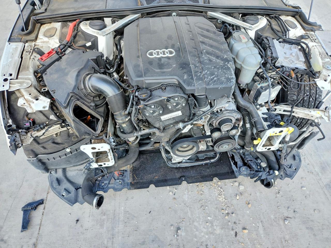 2022 Audi A5 Premium 45 Белый vin: WAUDACF54NA008829