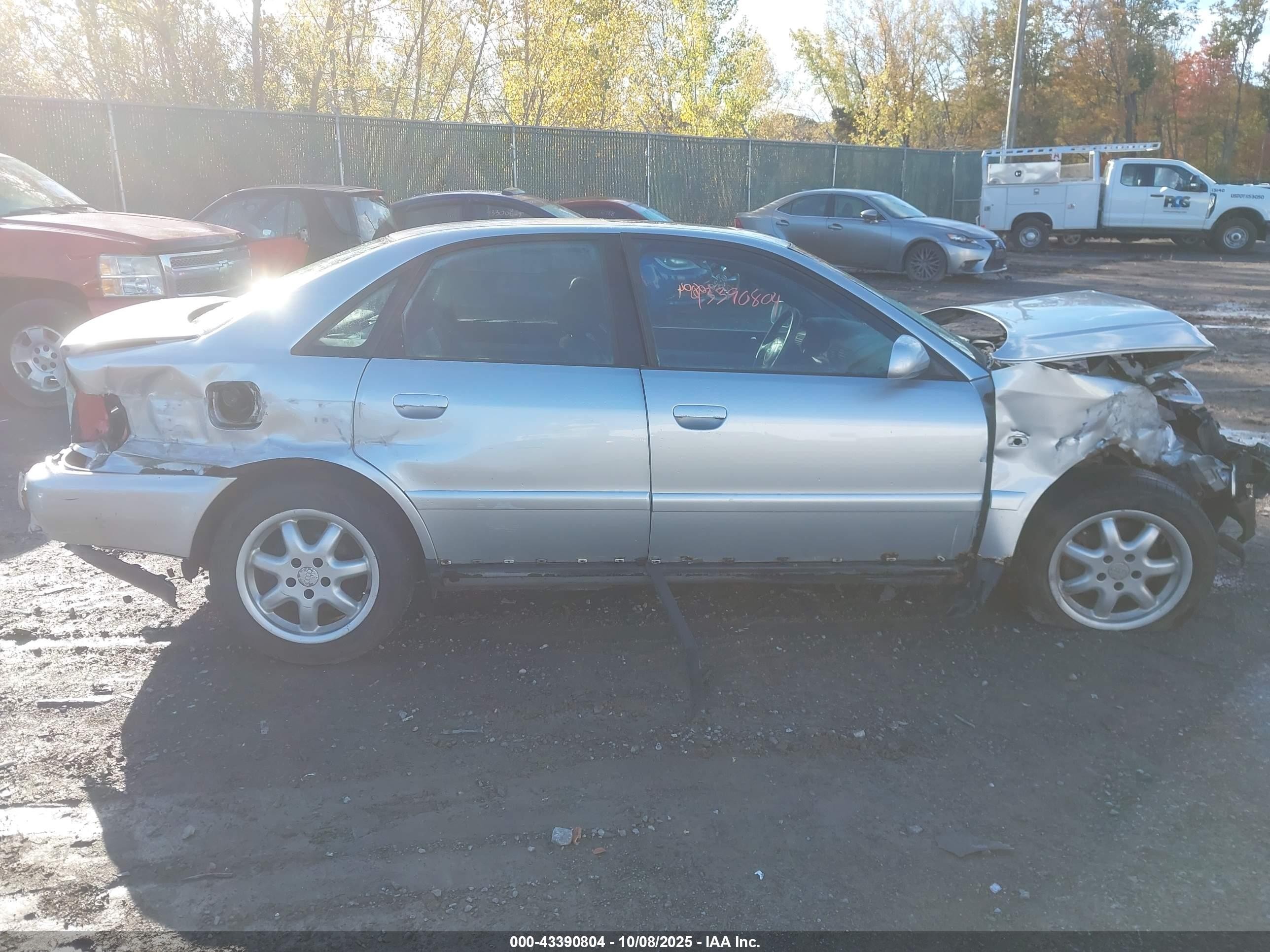 2000 Audi A4 1.8 T Серебряный vin: WAUDC28D1YA091259
