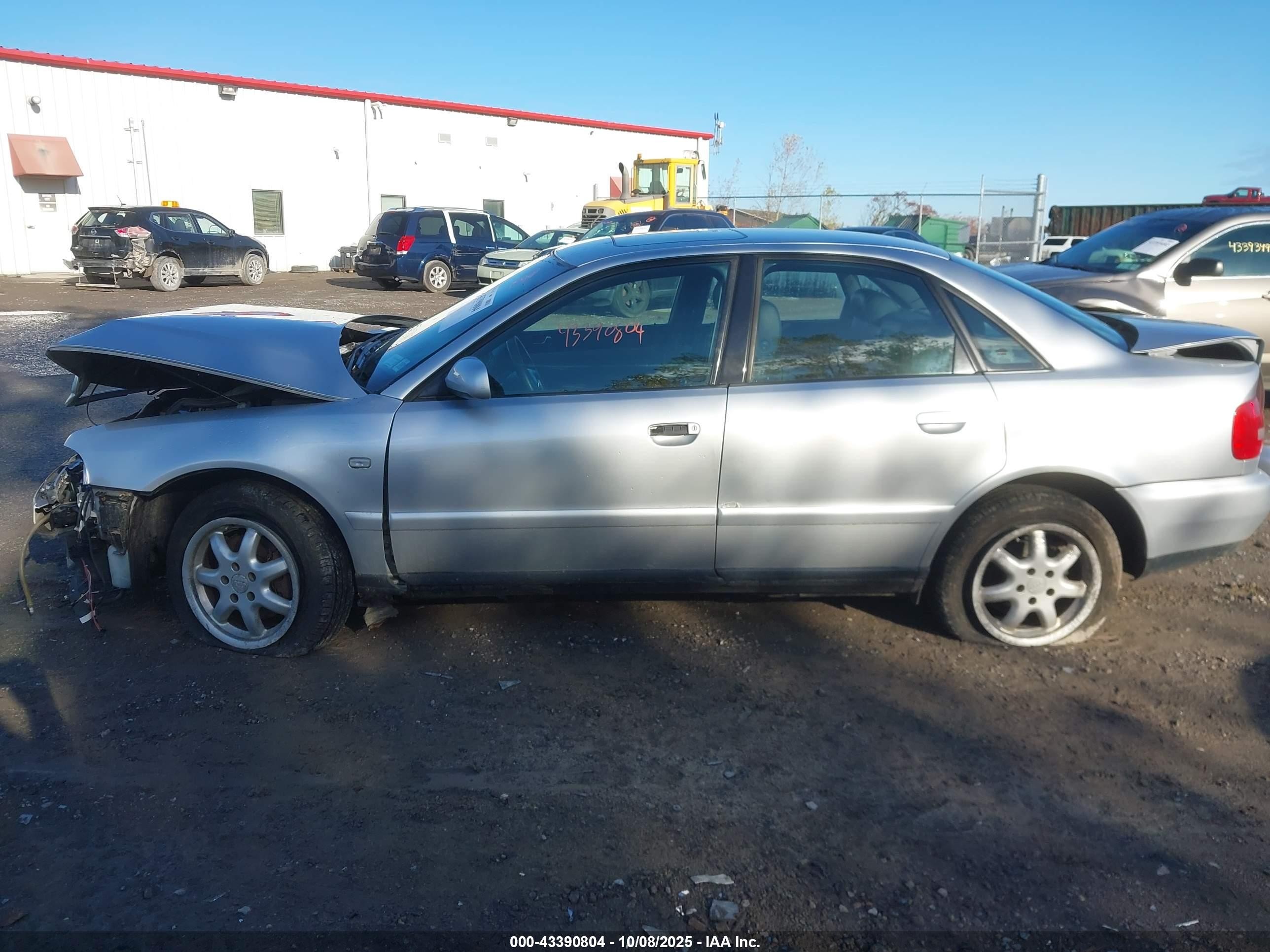 2000 Audi A4 1.8 T Серебряный vin: WAUDC28D1YA091259