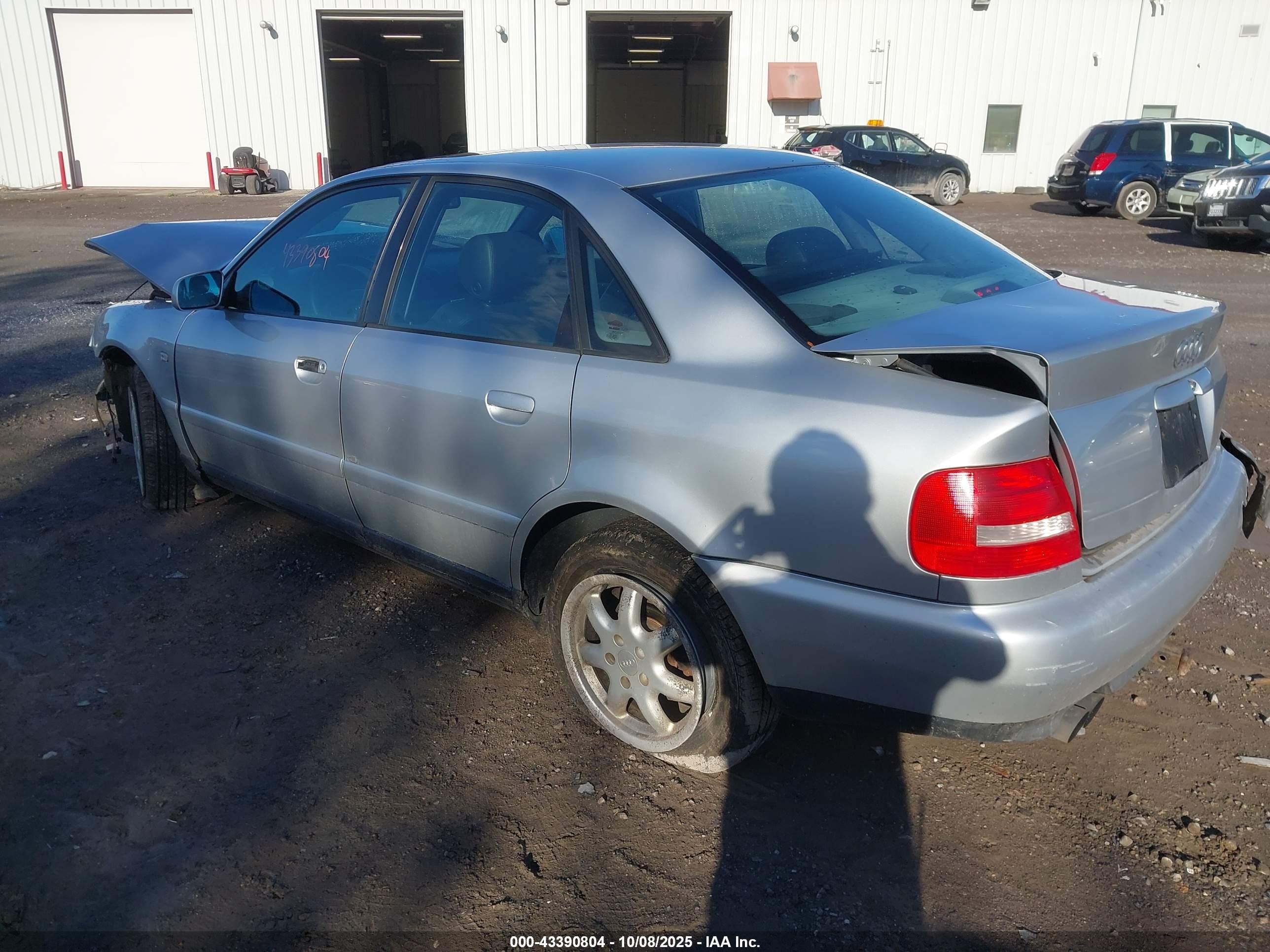 2000 Audi A4 1.8 T Серебряный vin: WAUDC28D1YA091259