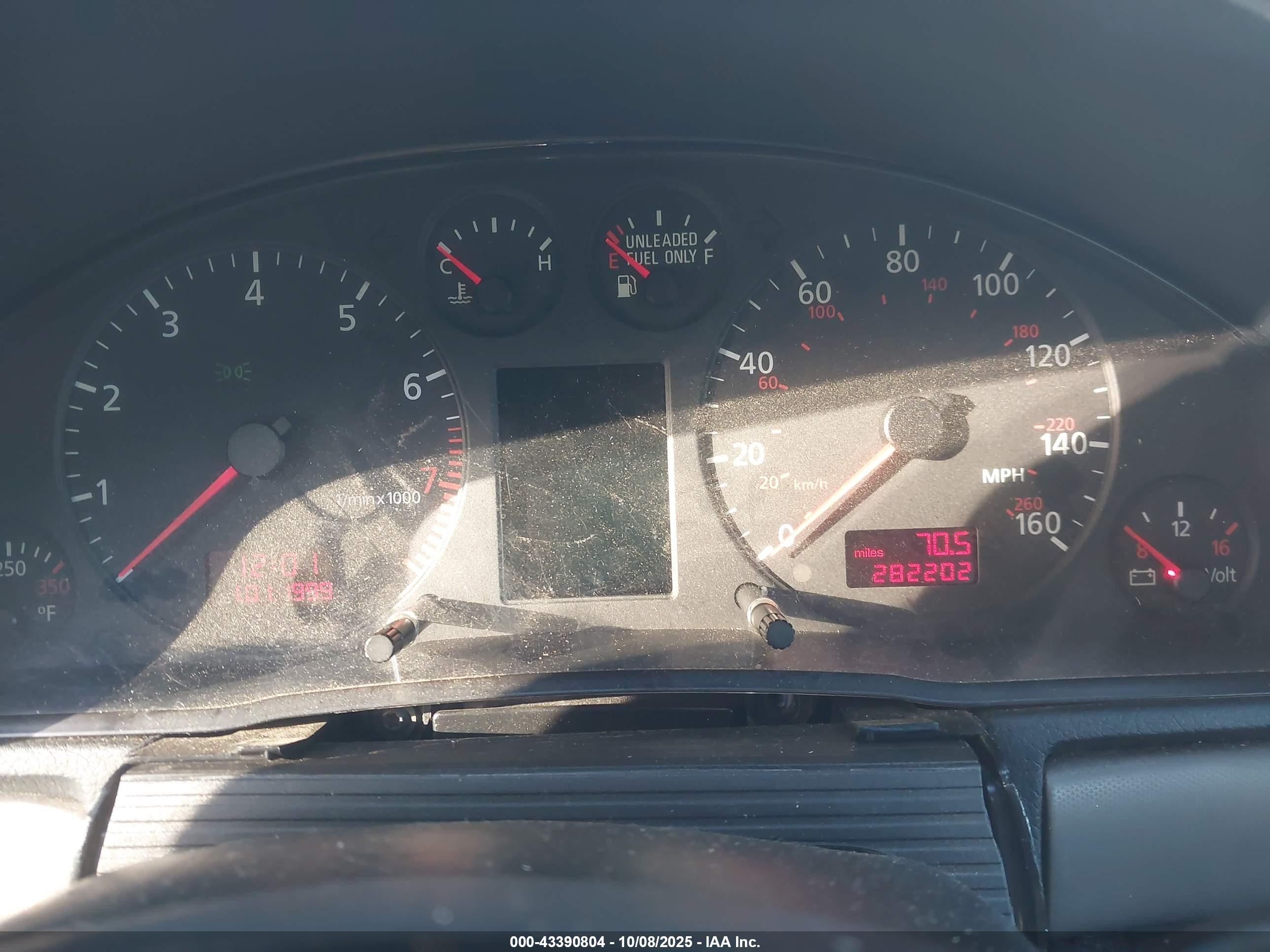 2000 Audi A4 1.8 T Серебряный vin: WAUDC28D1YA091259