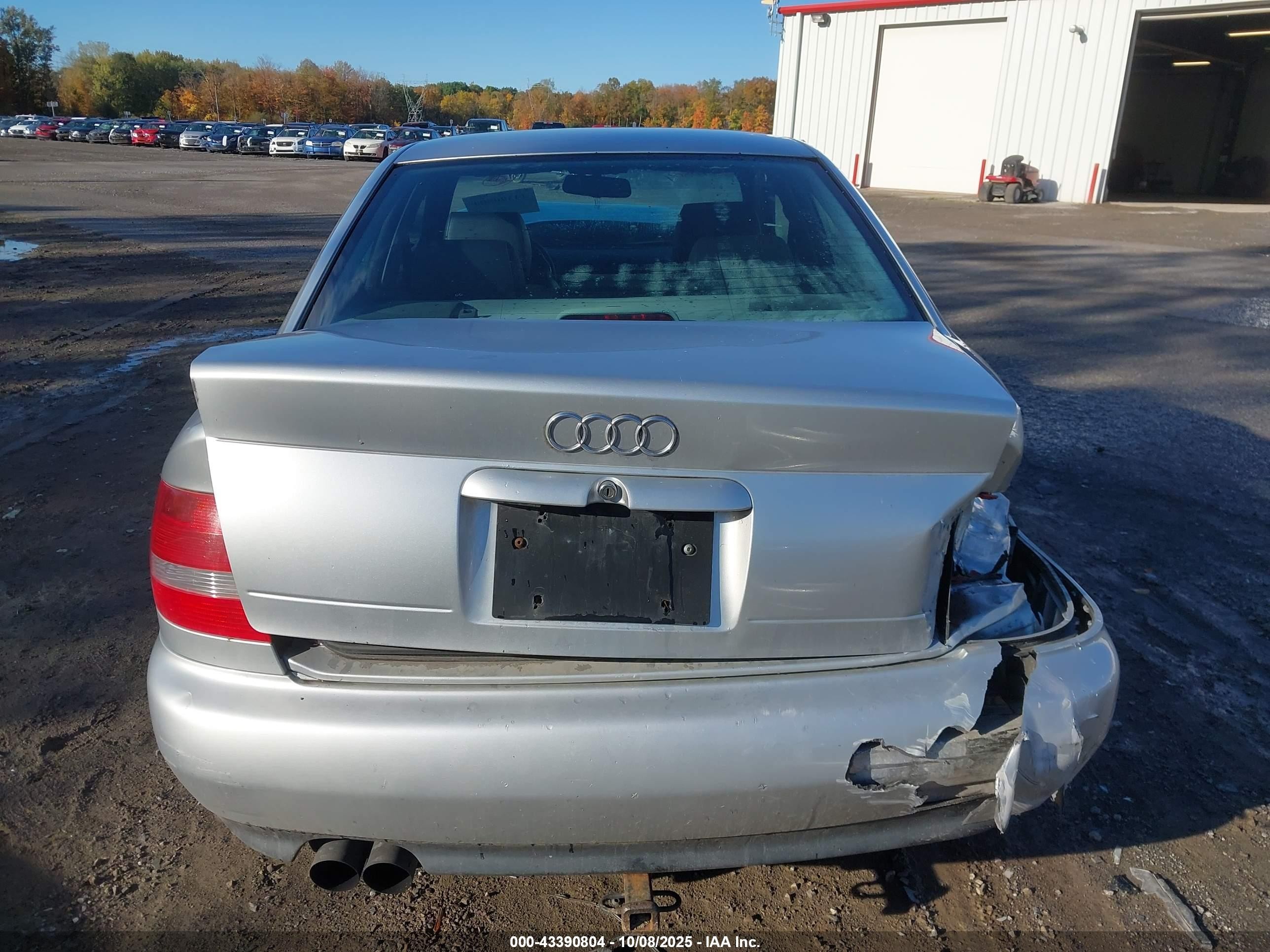 2000 Audi A4 1.8 T Серебряный vin: WAUDC28D1YA091259