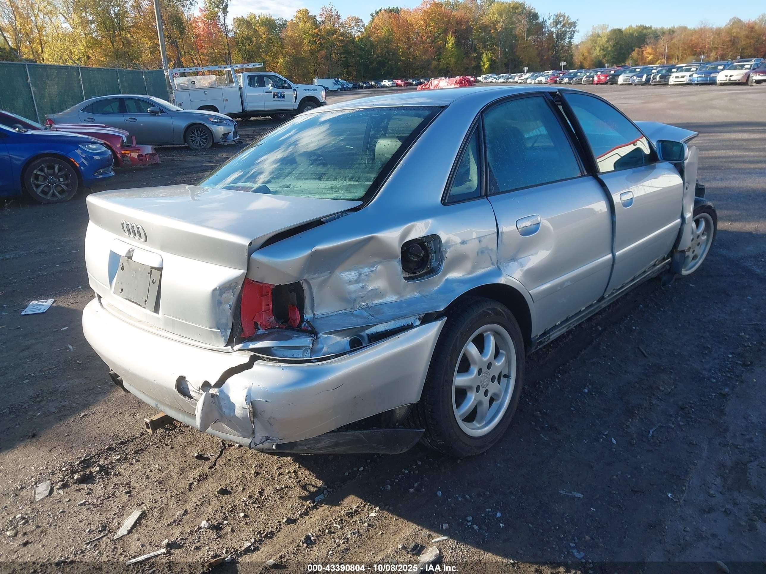 2000 Audi A4 1.8 T Серебряный vin: WAUDC28D1YA091259