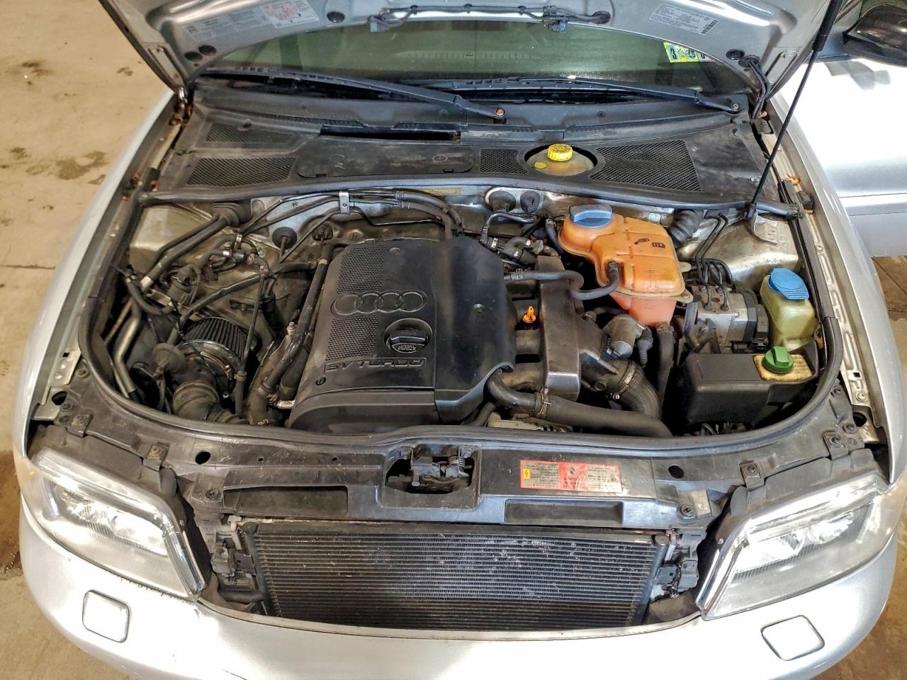 2000 Audi A4 1.8t Quattro Серебряный vin: WAUDC68D0YA168954