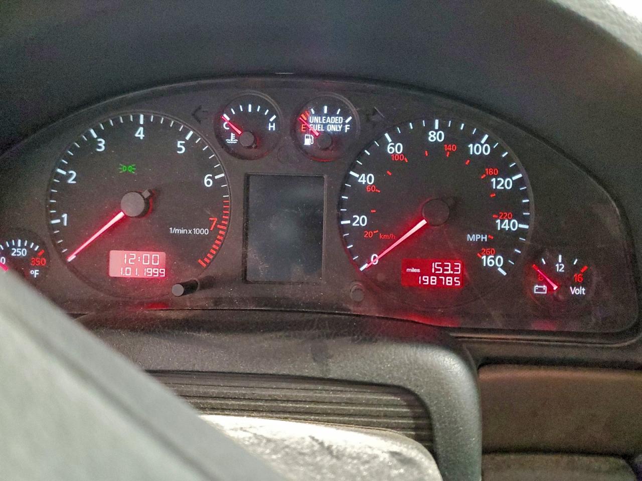 2000 Audi A4 1.8t Quattro Серебряный vin: WAUDC68D0YA168954