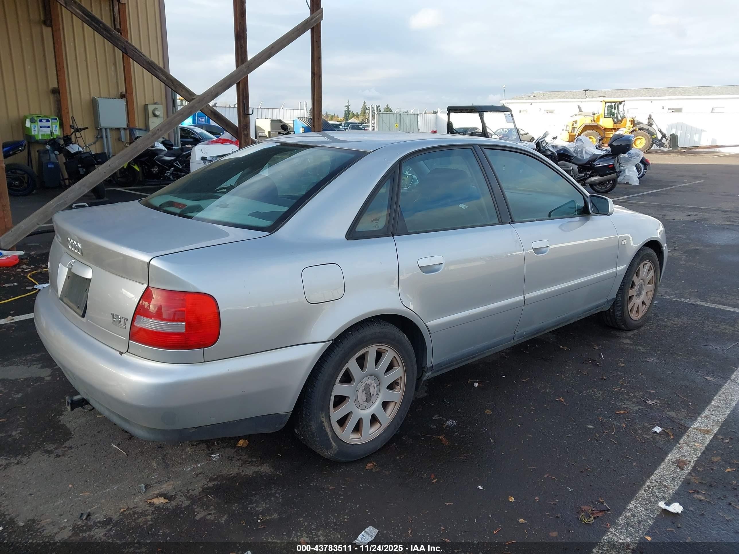 2000 Audi A4 1.8 T Серебряный vin: WAUDC68D8YA088513