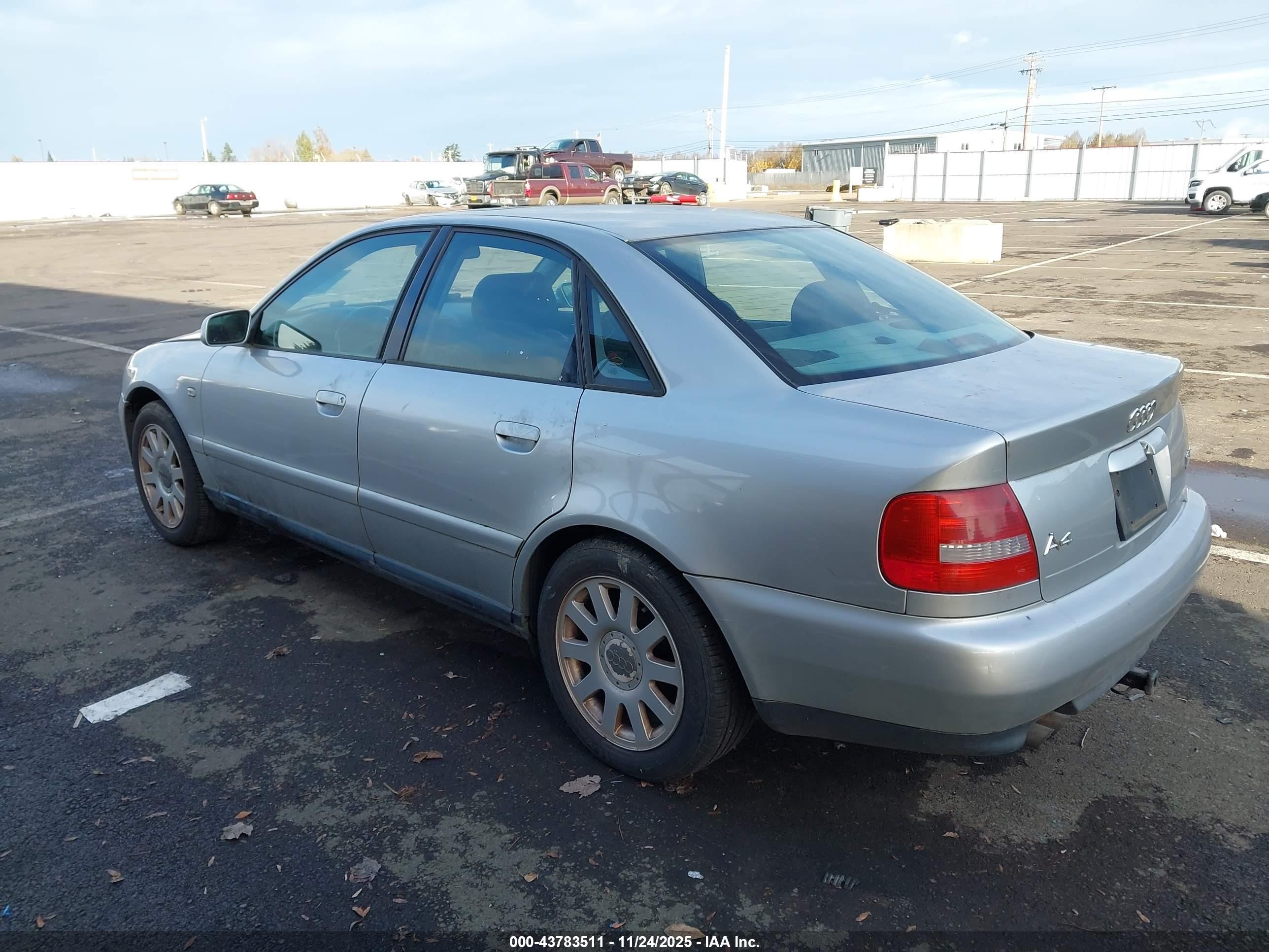 2000 Audi A4 1.8 T Серебряный vin: WAUDC68D8YA088513