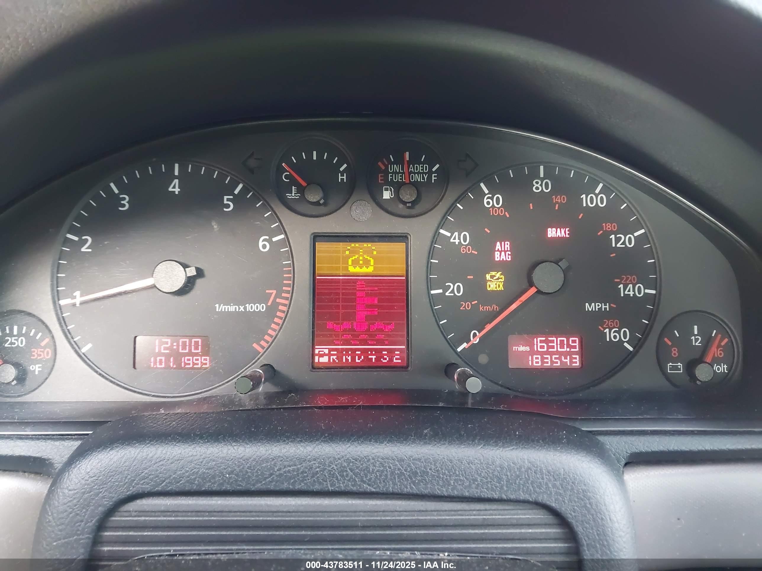 2000 Audi A4 1.8 T Серебряный vin: WAUDC68D8YA088513