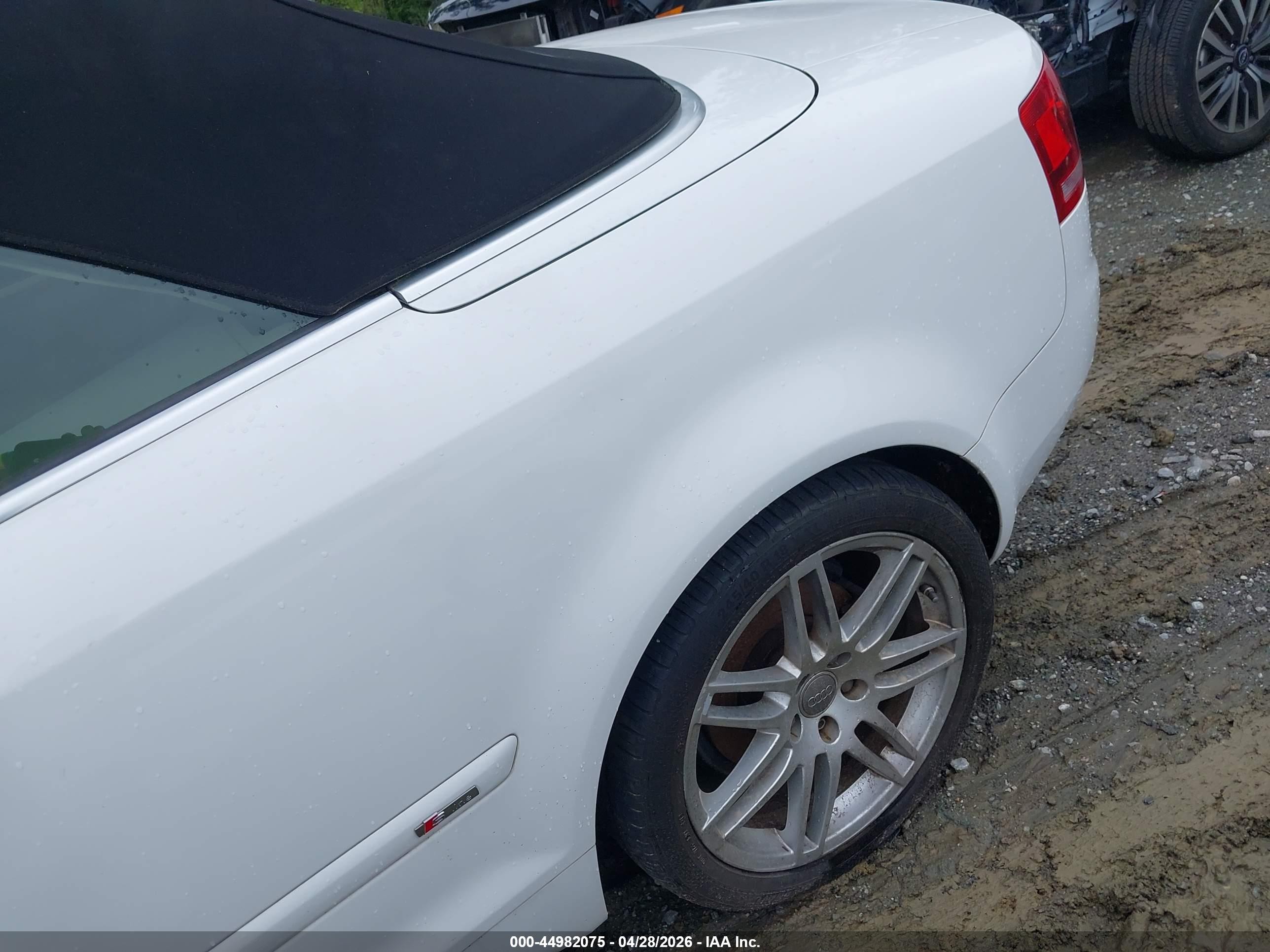 2009 Audi A4 2.0t Cabriolet Quattro White vin: WAUDF48H19K009869