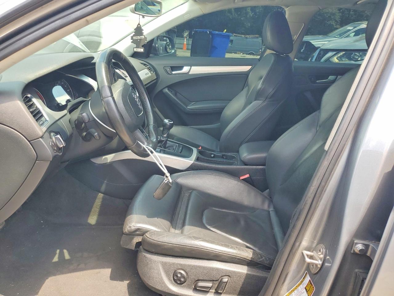 2011 Audi A4 Premium Серебряный vin: WAUDFAFL0BN015141