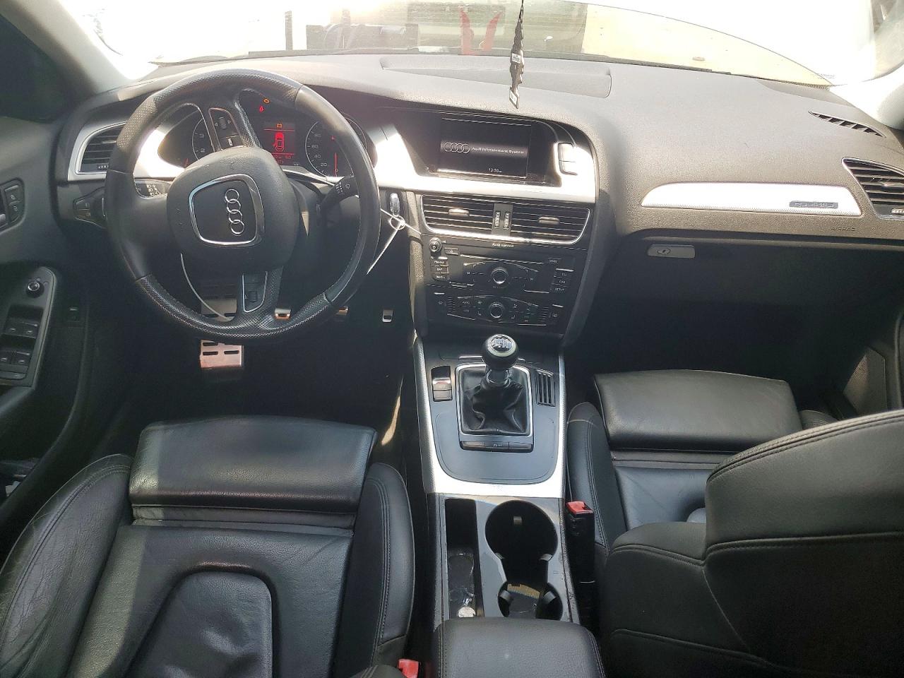 2011 Audi A4 Premium Серебряный vin: WAUDFAFL0BN015141